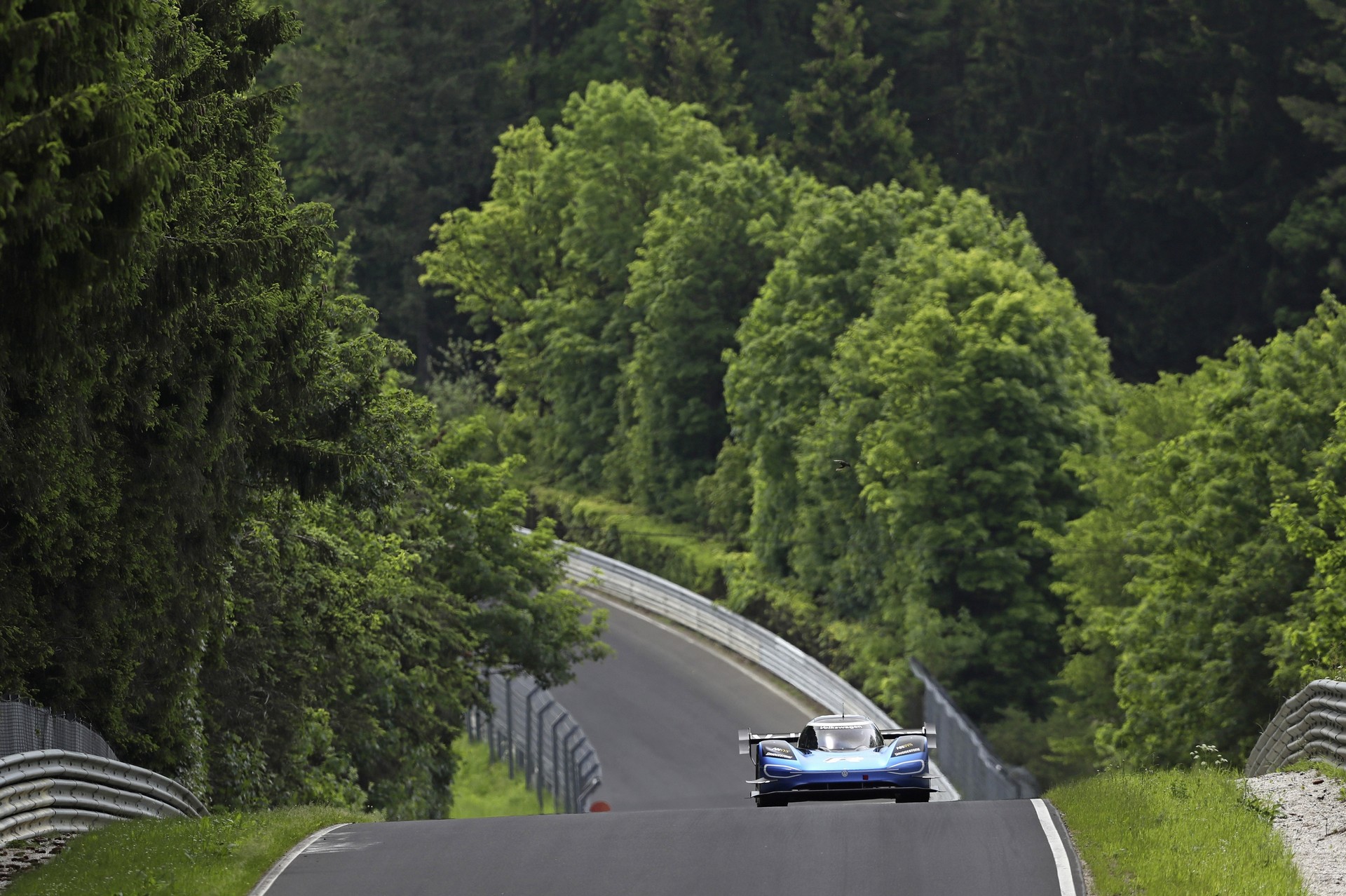 VW’s ID.R Electric Racer Aims To Beat Goodwood’s Absolute Record