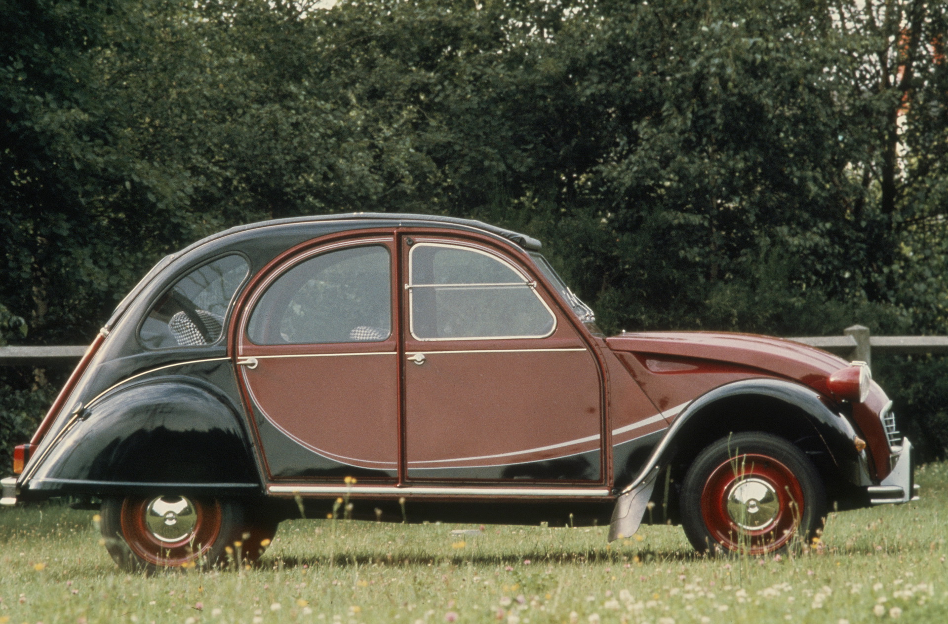 Citroen Has No Plans Of Resurrecting The Iconic 2CV