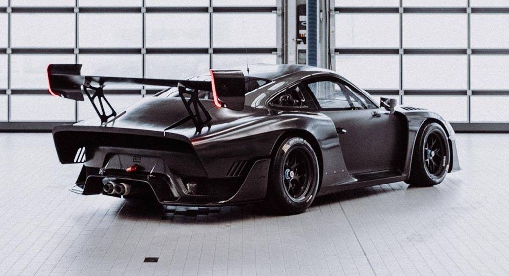  Who Needs Retro Liveries? Porsche 935’s Carbon Body Looks Rad In The Raw