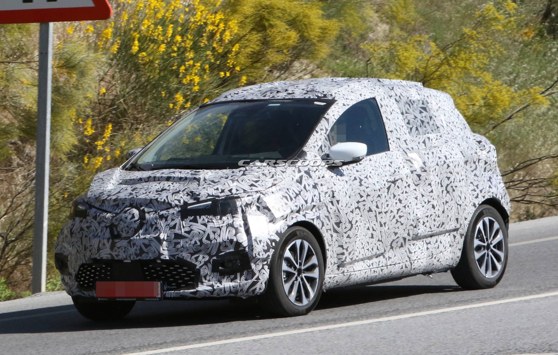 2020 Renault Zoe Gearing Up To Face Upcoming Fierce Competition