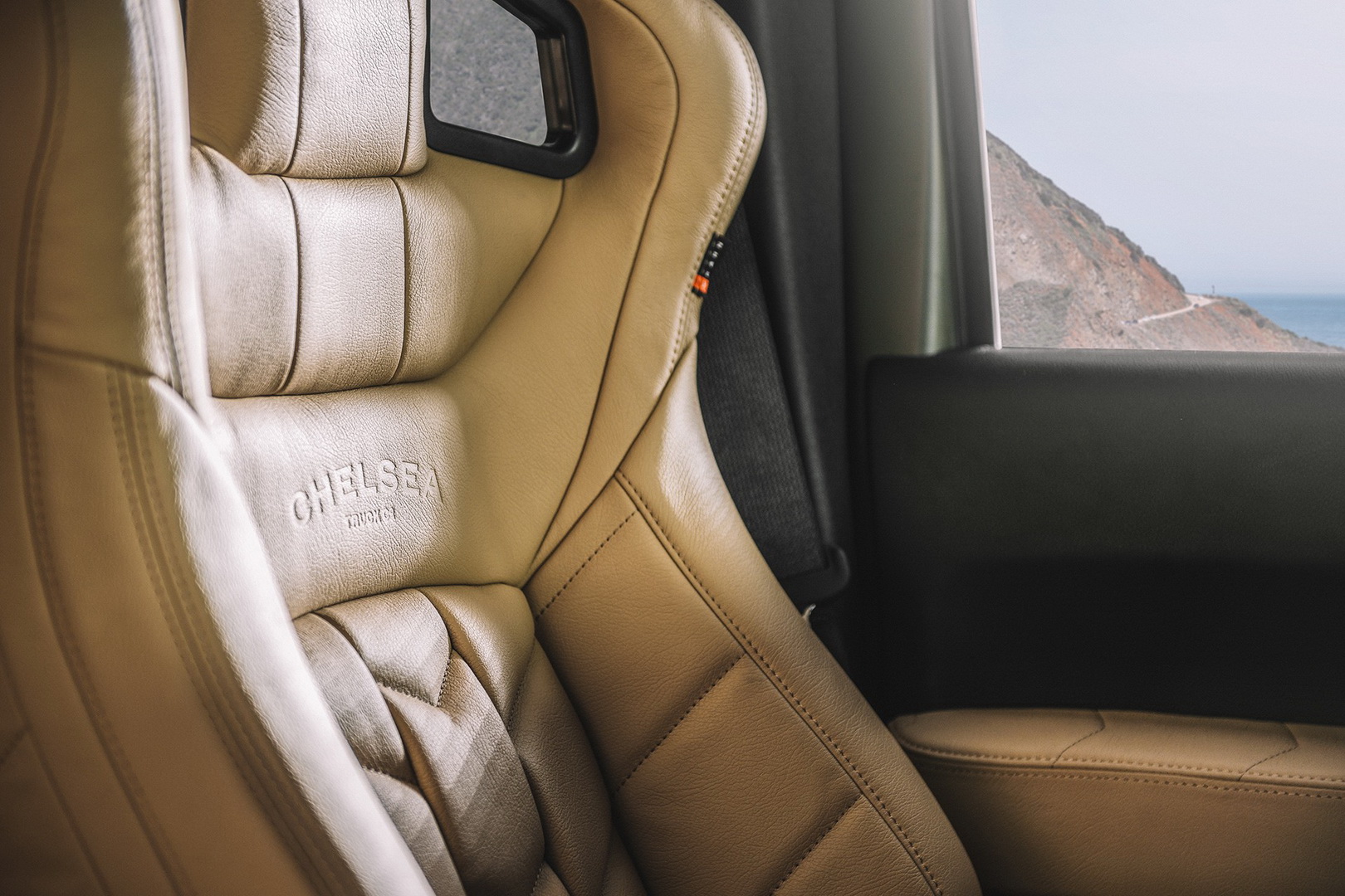 Kahn’s Jeep Wrangler Black Hawk Expedition Looks Like A Very Luxurious Military Vehicle