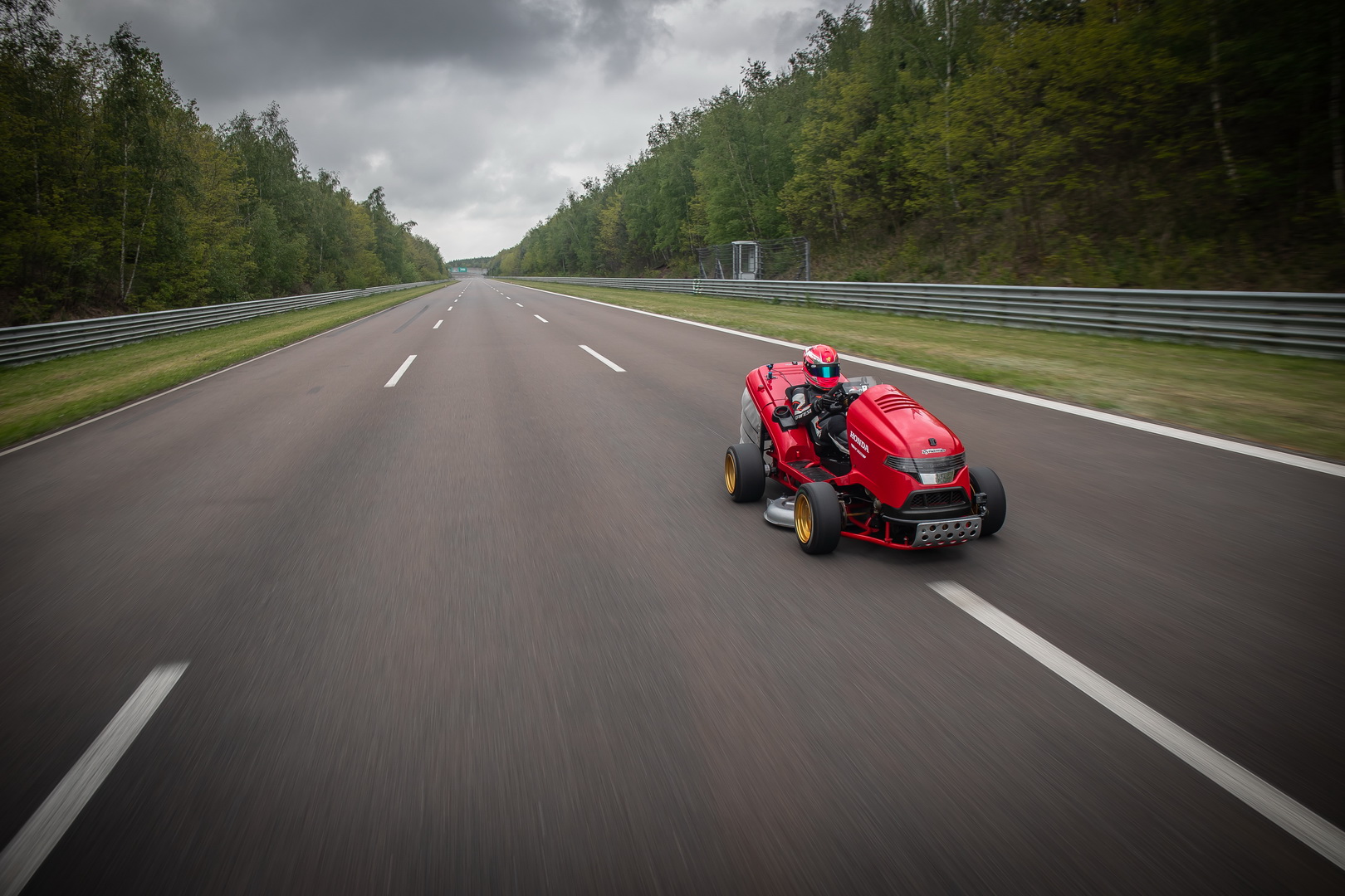 Honda’s New Lawnmower IS QUICKER Than Your Car, Sets New World Record