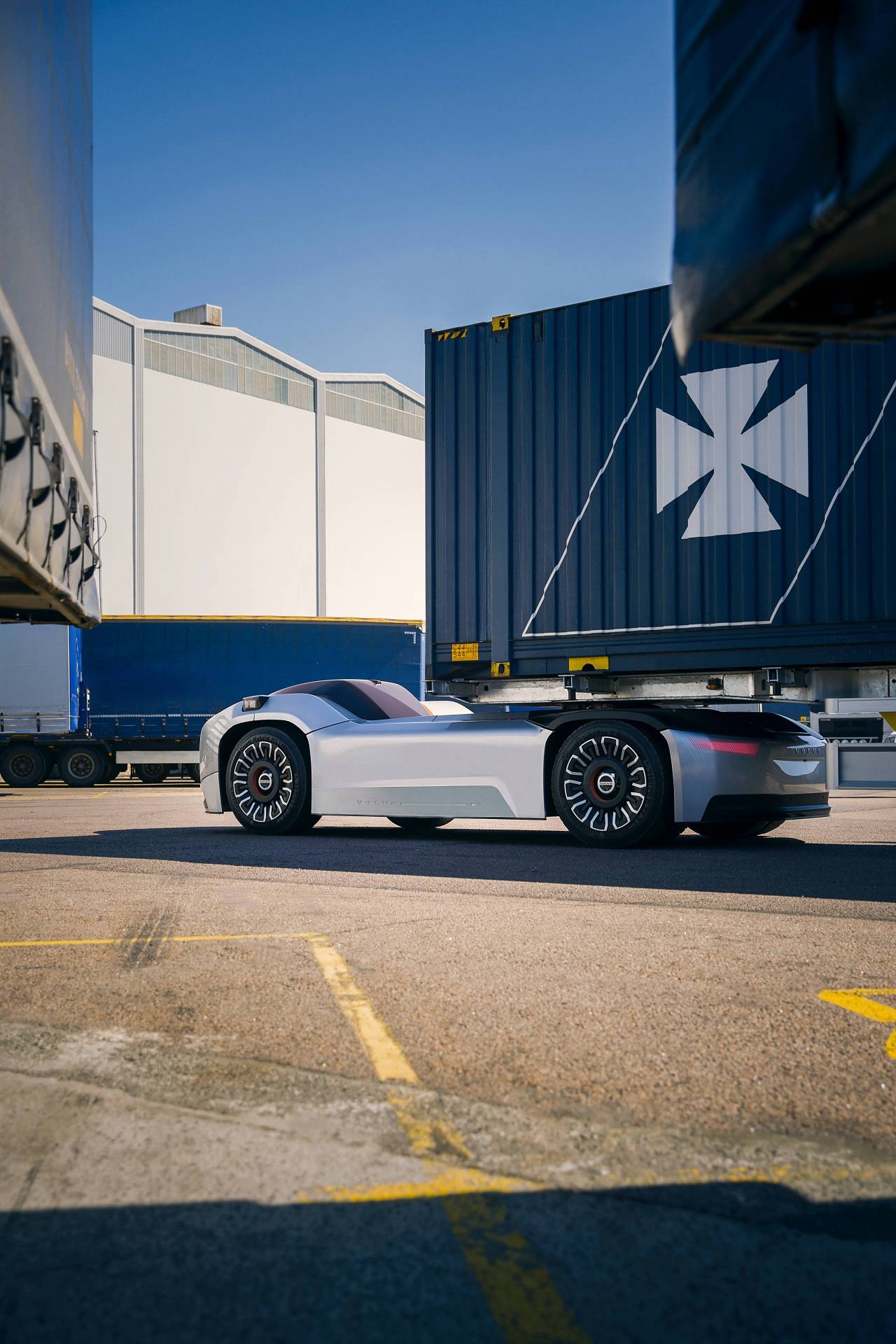 Volvo Trucks’ Self-Driving “Vera” Starts Transporting Containers In Sweden