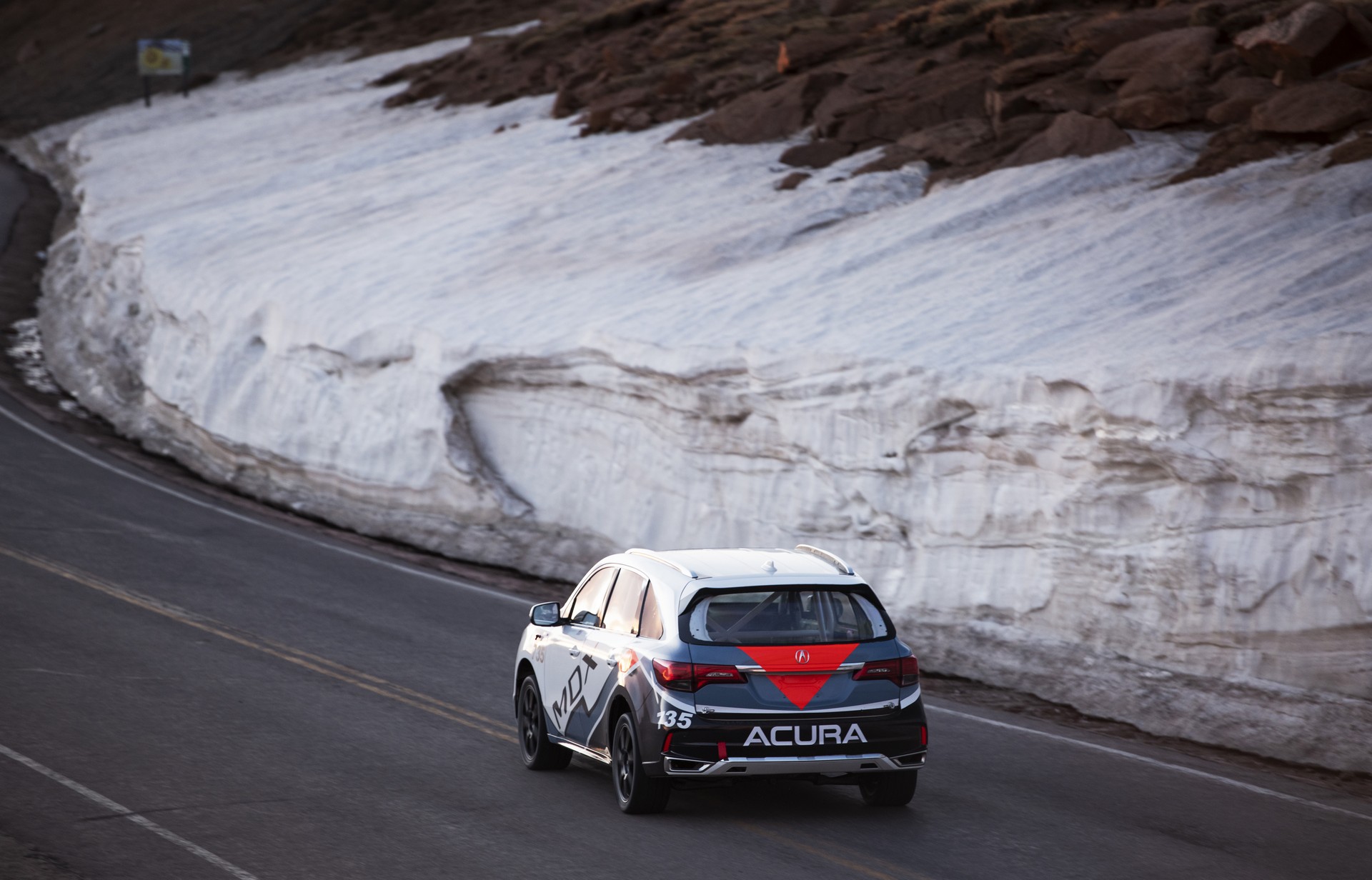 Acura To Tackle Pikes Peak With A 400 HP MDX Sport Hybrid
