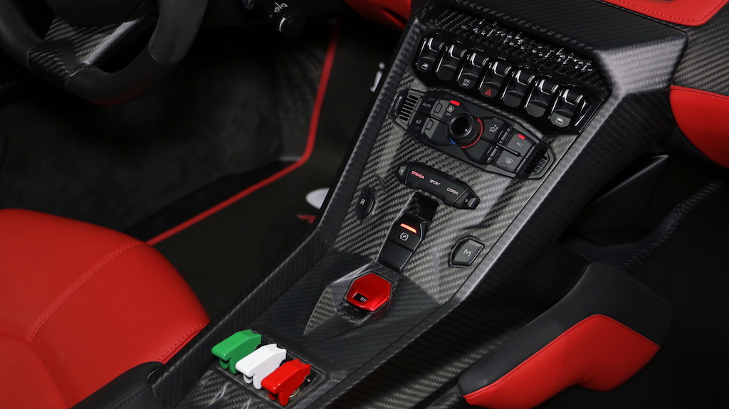 Carbon Lamborghini Veneno Roadster Is The Ultimate Way To Show Off