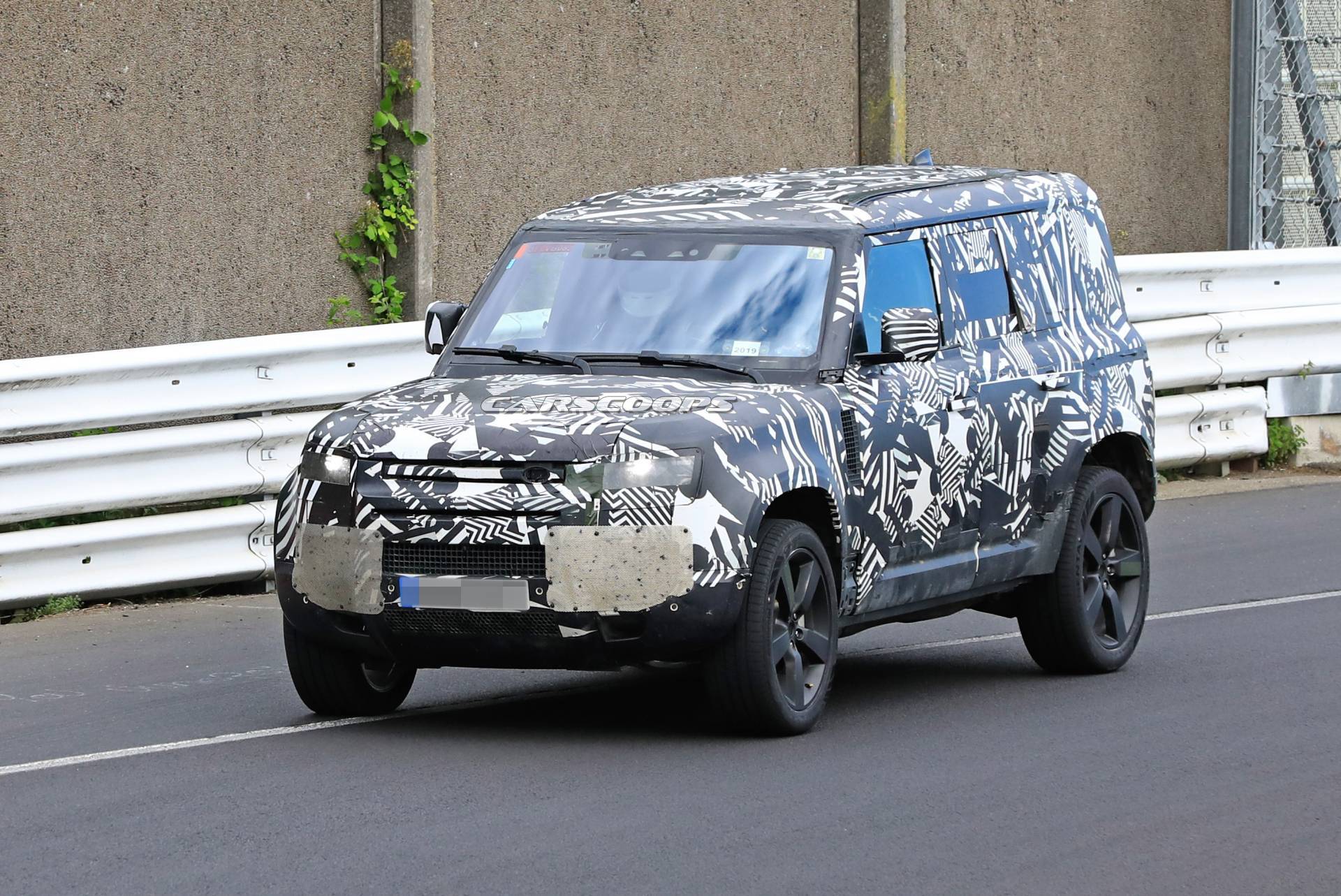 2020 Land Rover Defender Sheds Most Plastic Camo As It Returns To The ‘Ring