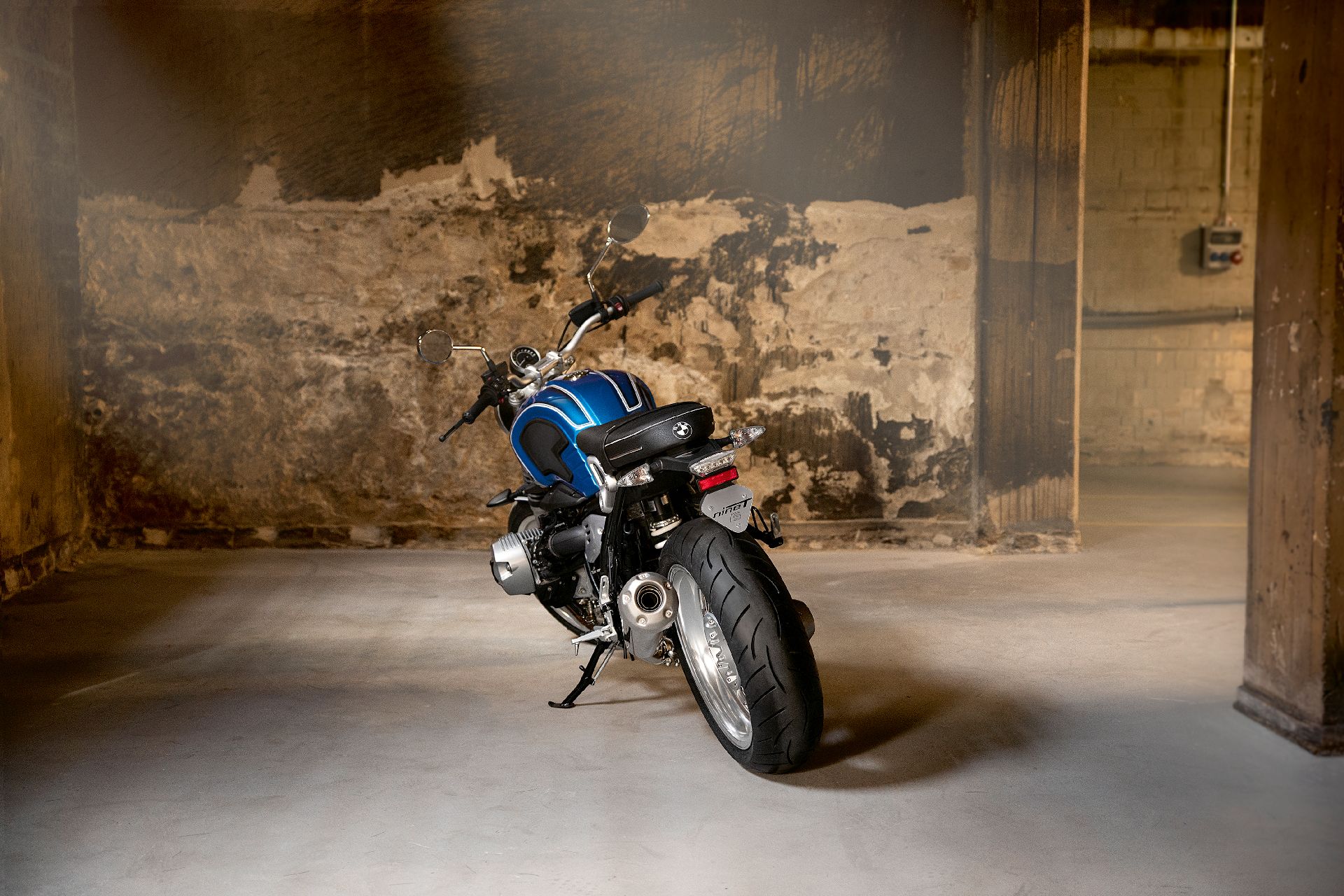 BMW R nineT /5 Combines Retro Looks With 21st Century Tech