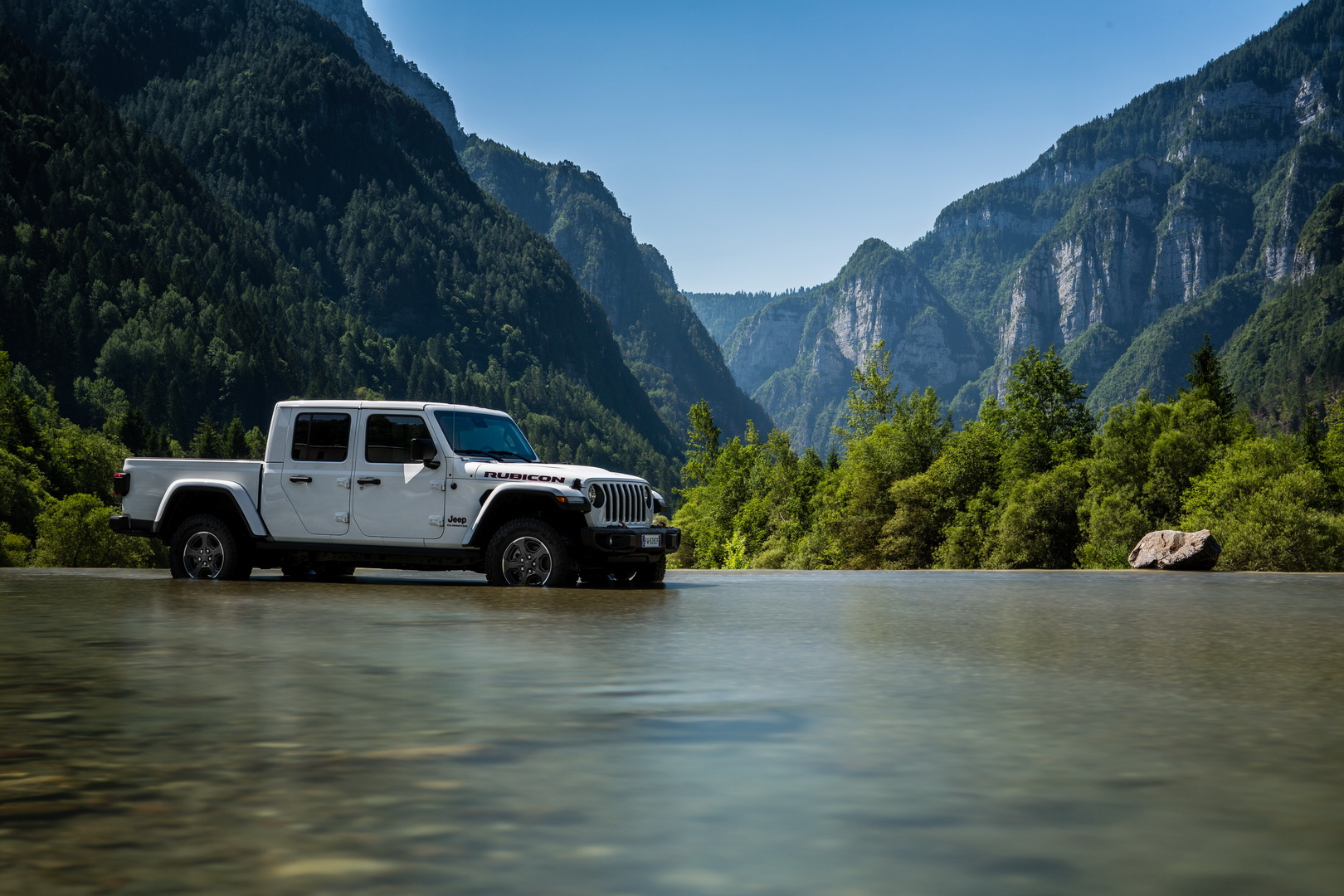 Euro-Spec Jeep Gladiator Getting 256 HP Diesel V6, Will Launch In 2020