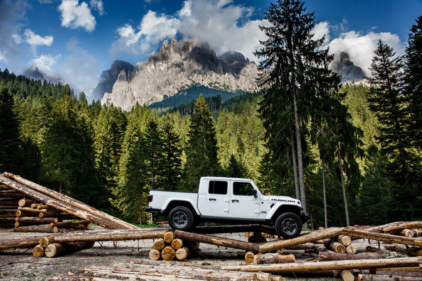 Euro-Spec Jeep Gladiator Getting 256 HP Diesel V6, Will Launch In 2020