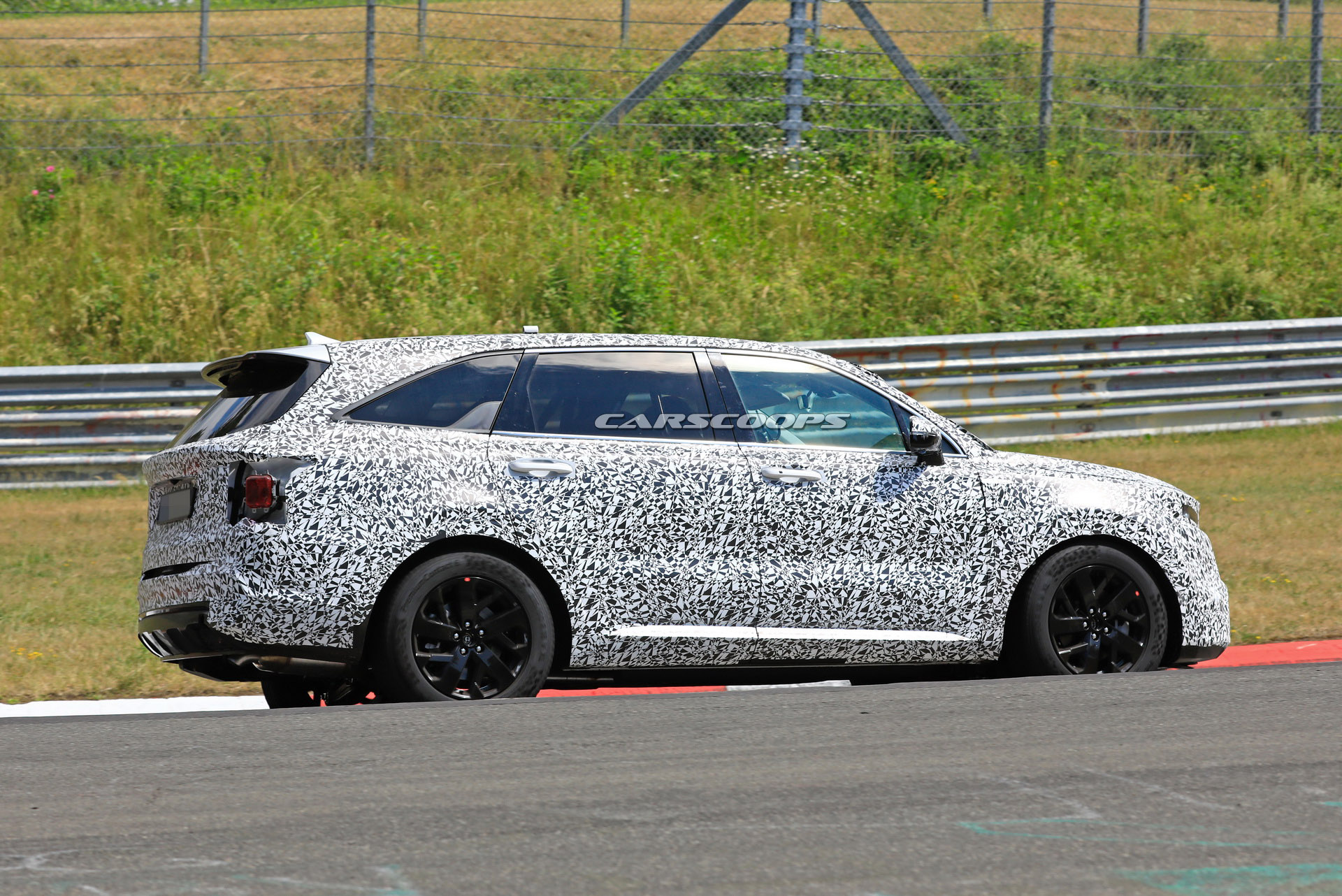 2021 Kia Sorento Hits The Track Wearing Tighter-Fitting Camo