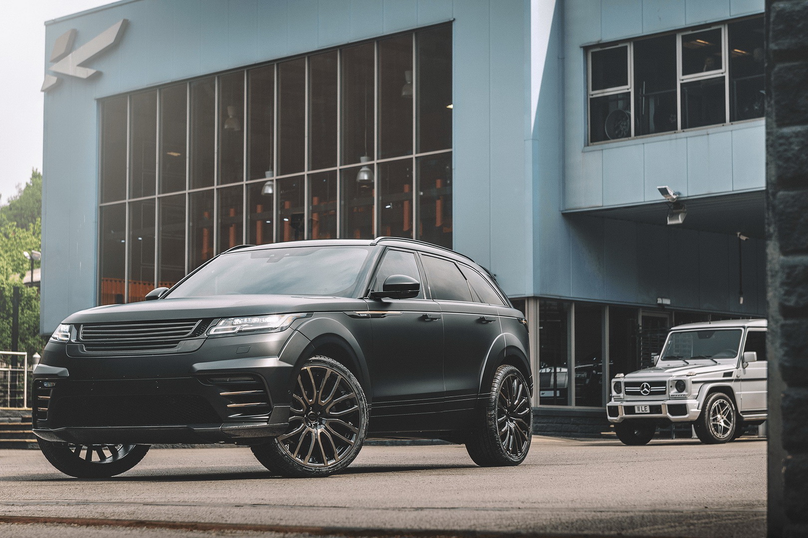 Blacked-Out Range Rover Velar Wants Way More Than A Drink To Go Home With You