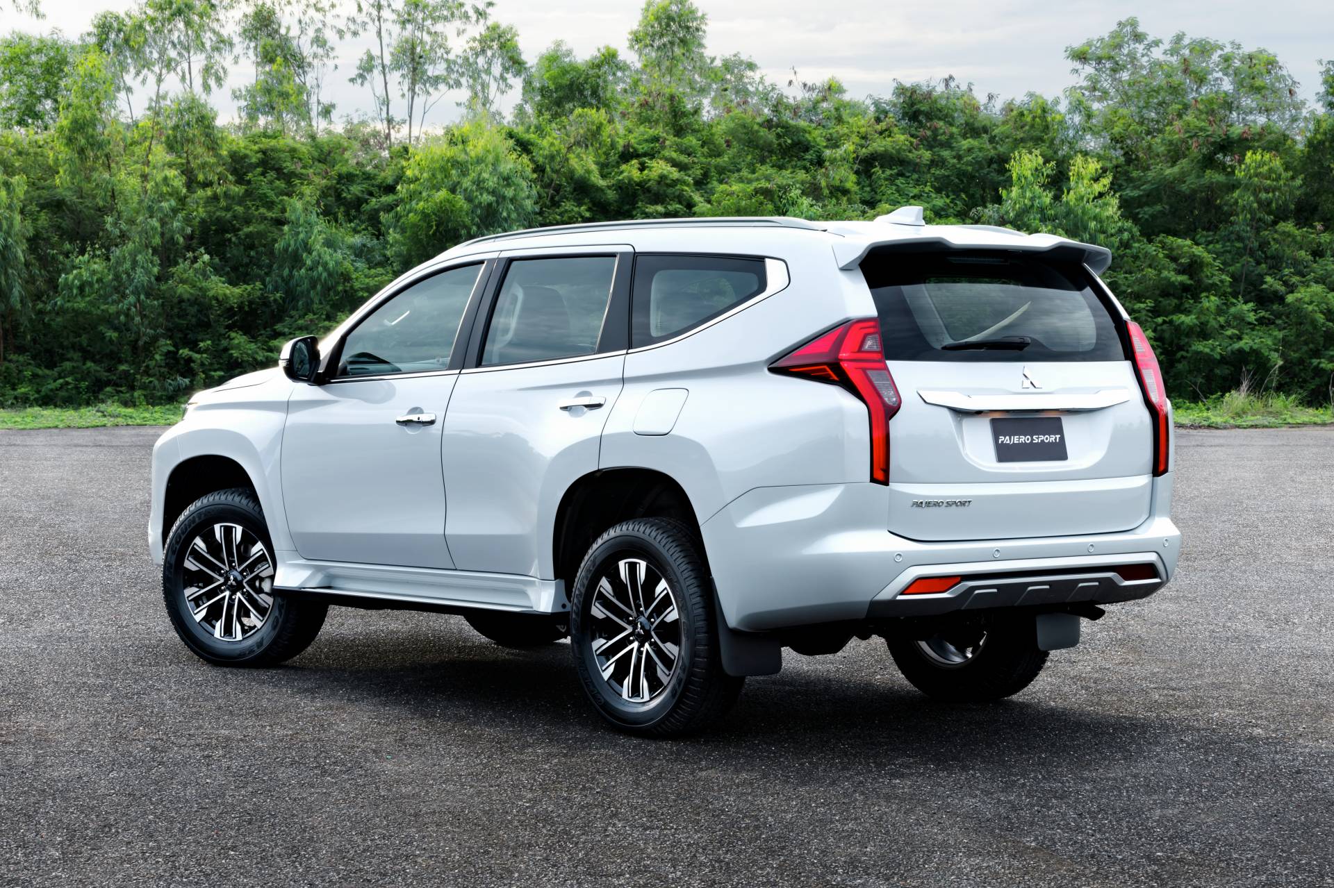 2020 Mitsubishi Pajero Sport Debuts With Updated Design, New Tech