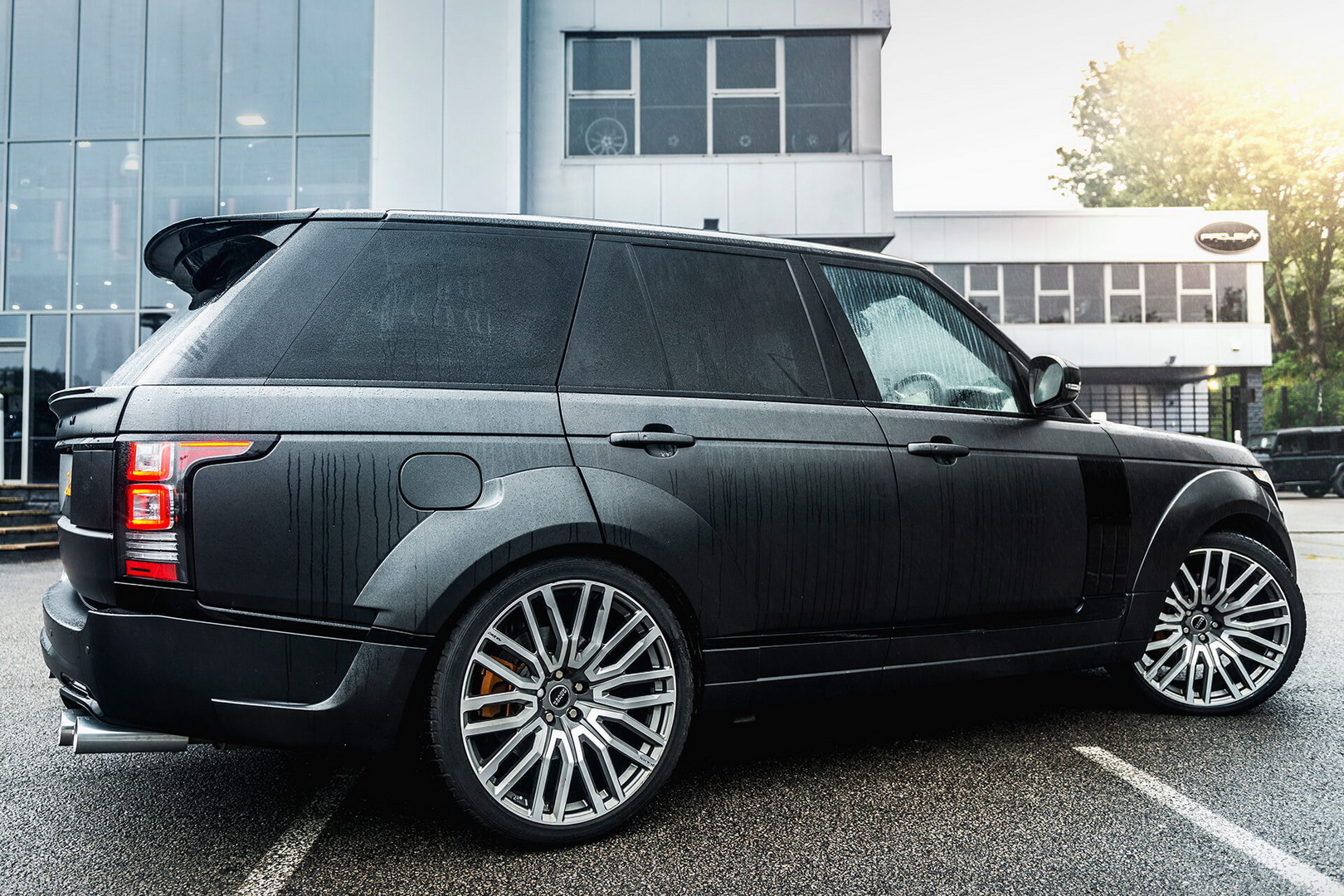 Ride Like A 2016 Football Star With Kahn’s Custom Range Rover V8