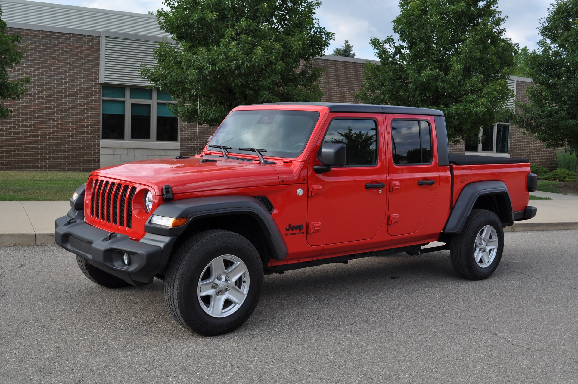 Driven: 2020 Jeep Gladiator Marks The End Of Boring Mid-Size Pickups