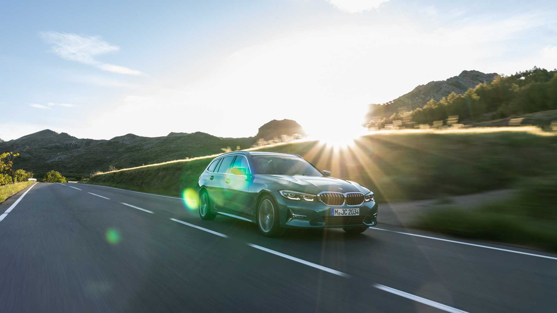 Did You Know The BMW 3-Series Touring’s Rear Window Can Be Opened?