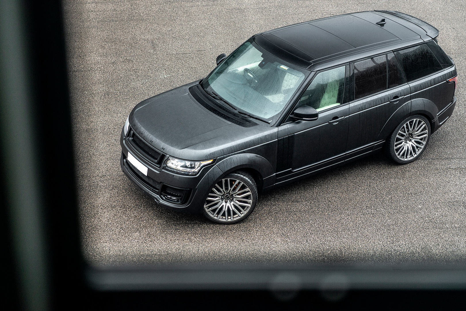 Ride Like A 2016 Football Star With Kahn’s Custom Range Rover V8