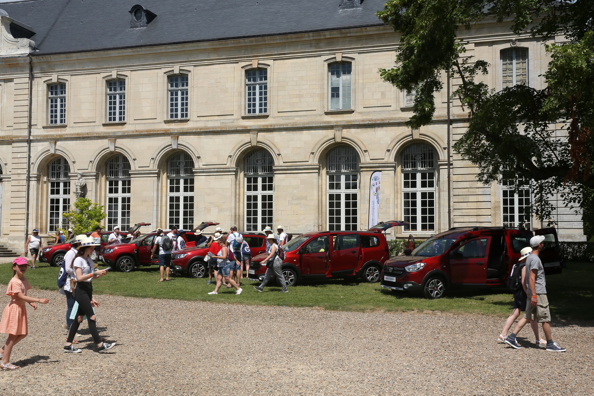 Dacia Launches Duster Black Collector Limited Edition, Deliveries Start In Autumn