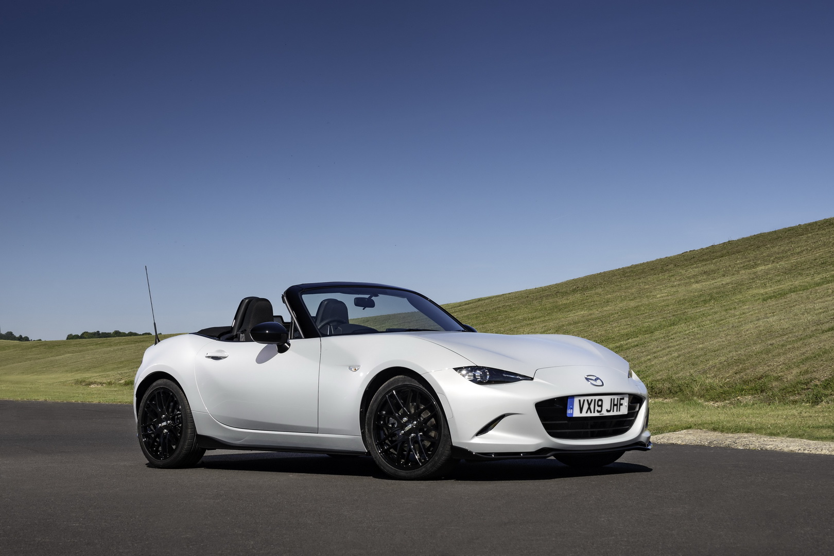 Personalize Your Mazda MX-5 With The Optional Cup And Design Packs
