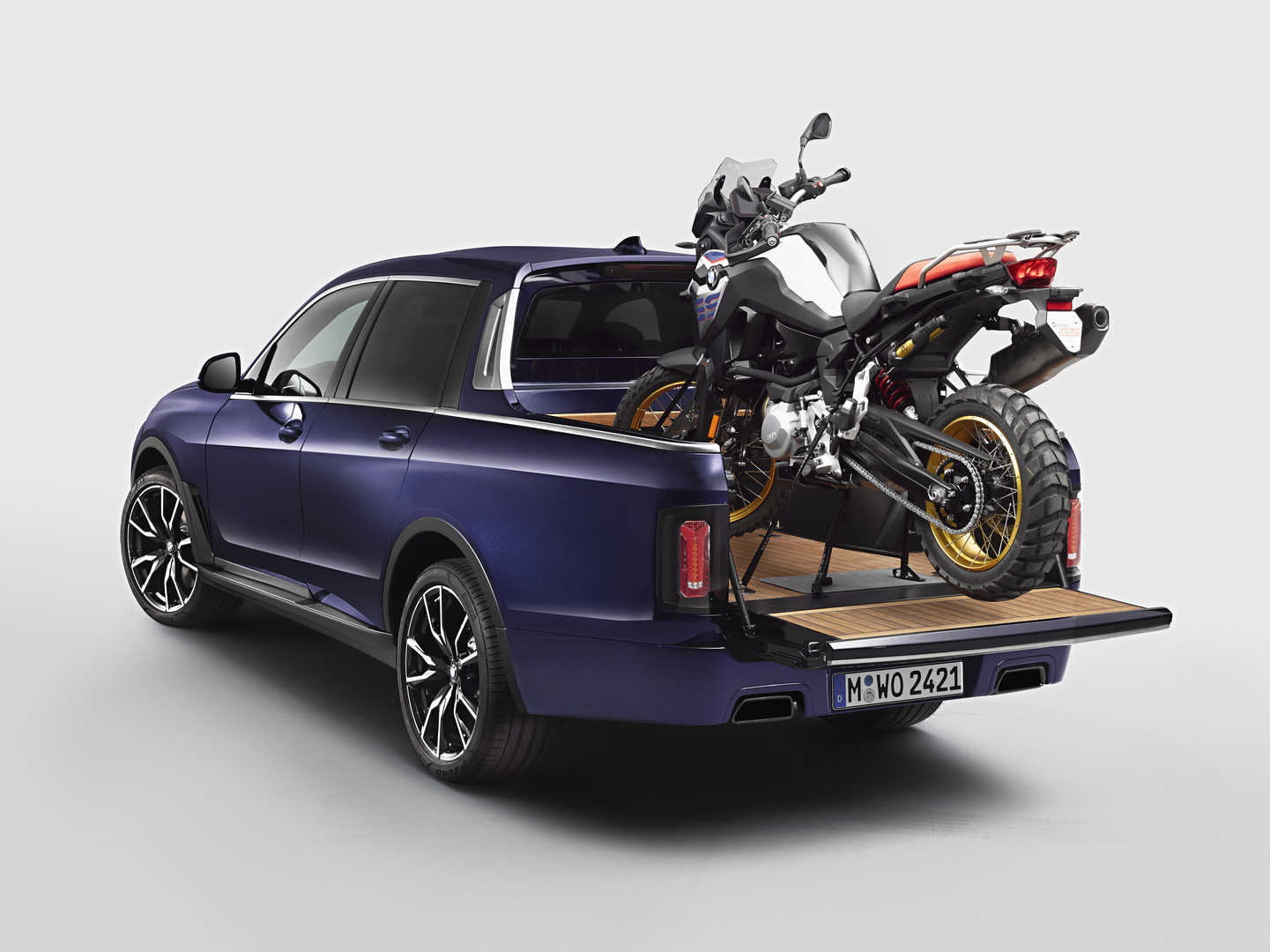 BMW Made A REAL X7 Pickup – And It Has Room For A Bike, Plus Five Adults