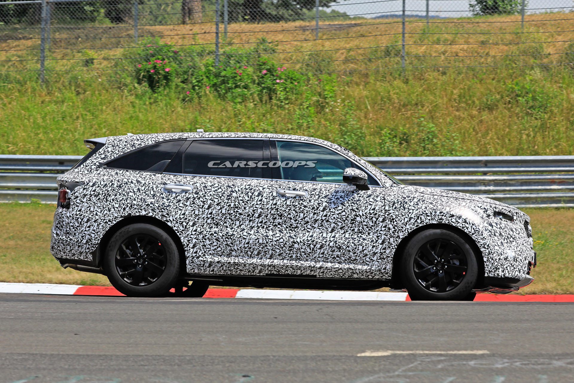 2021 Kia Sorento Hits The Track Wearing Tighter-Fitting Camo