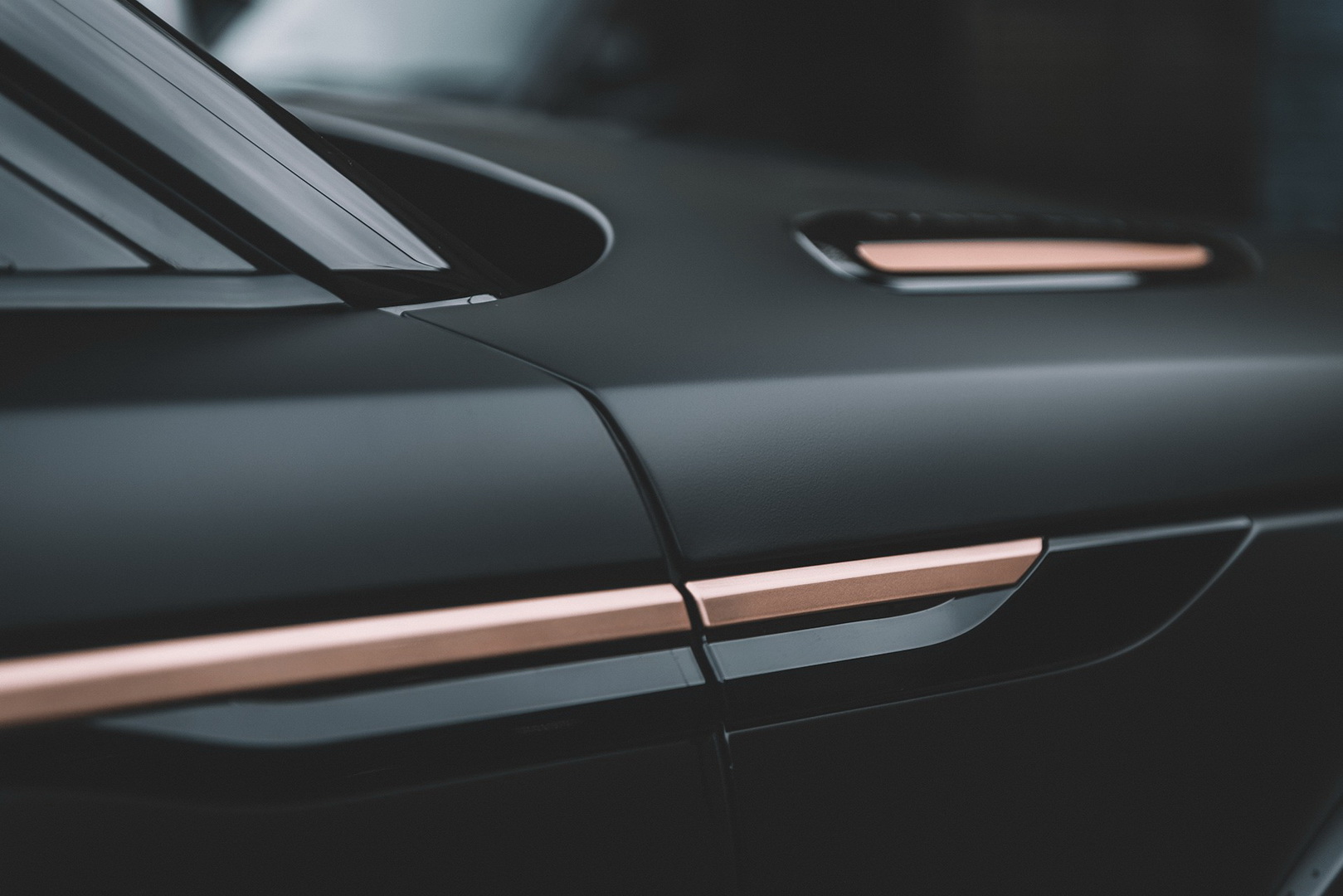 Blacked-Out Range Rover Velar Wants Way More Than A Drink To Go Home With You