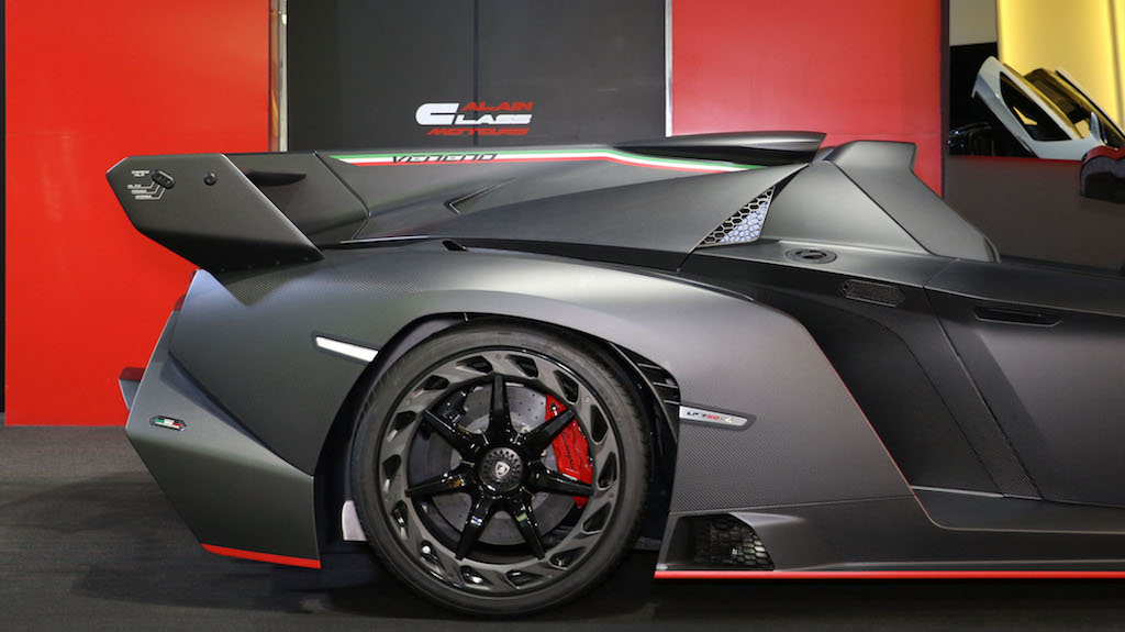 Carbon Lamborghini Veneno Roadster Is The Ultimate Way To Show Off