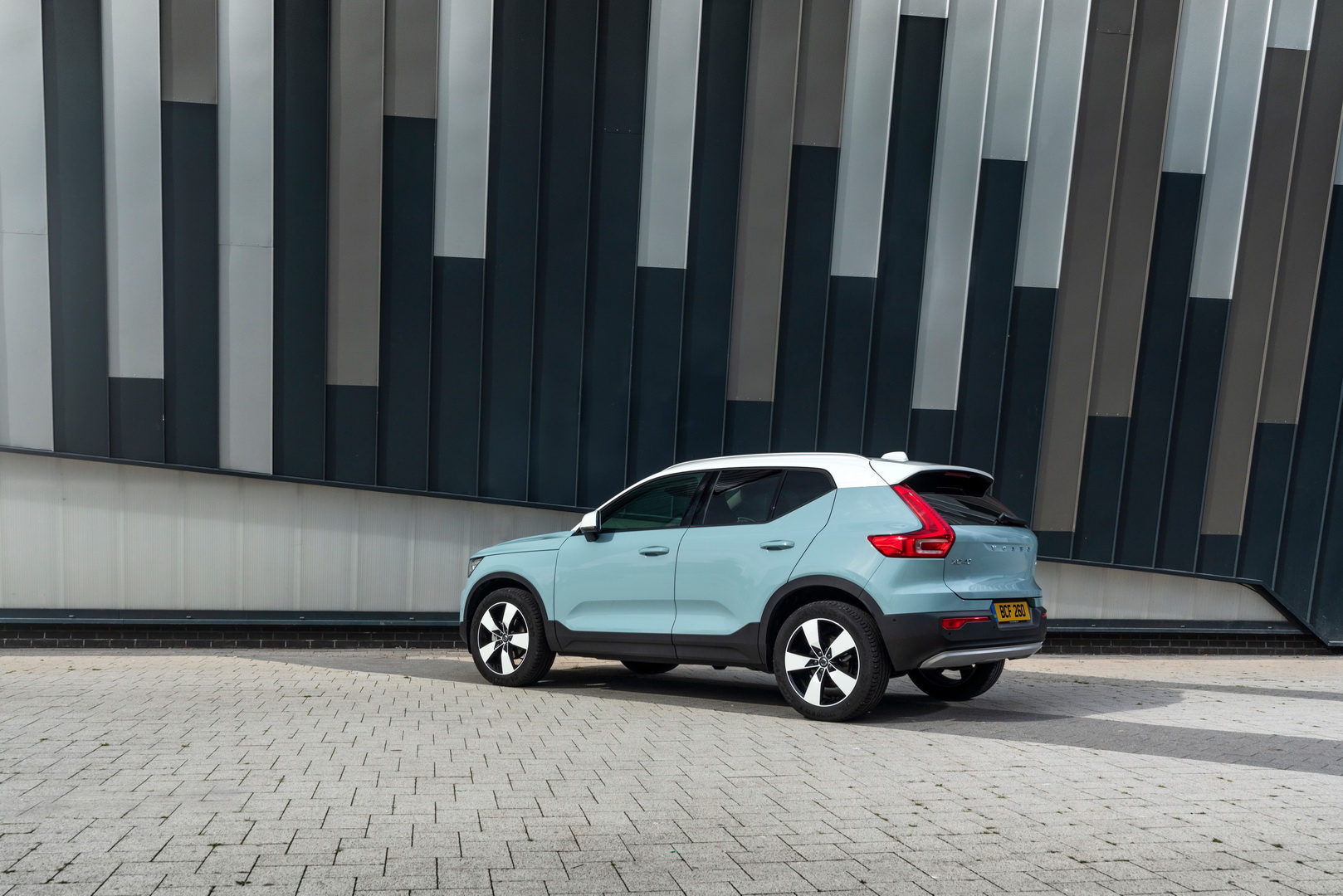 2020 Volvo XC40 Gets Upgraded Powertrains, New Gear And Colors