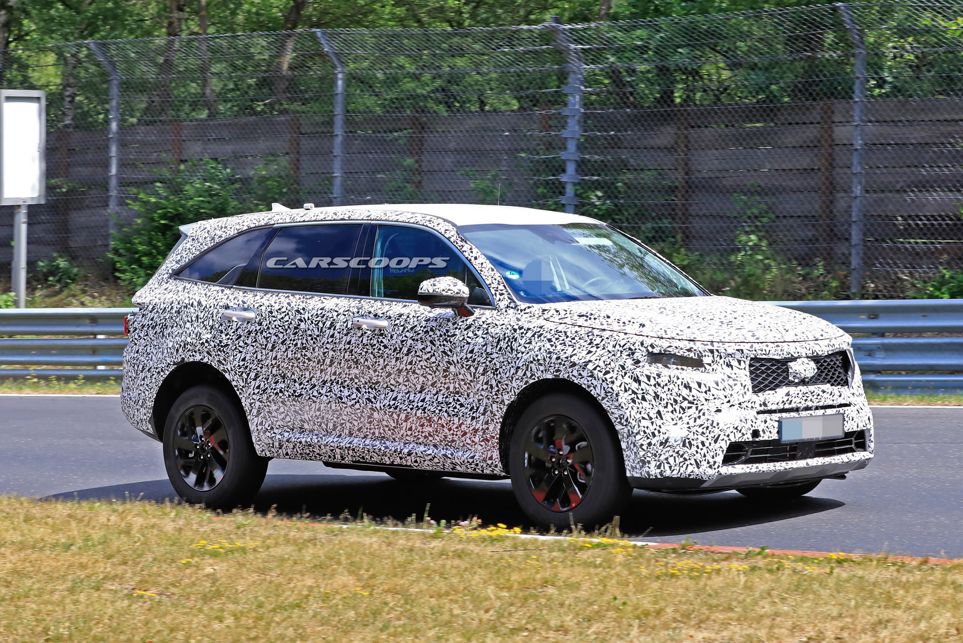 2021 Kia Sorento Hits The Track Wearing Tighter-Fitting Camo