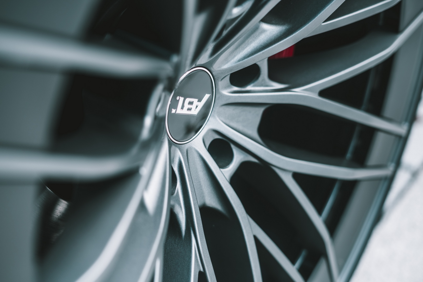 Audi SQ5 TDI Tries On ABT’s Distinctive Suit, 385 HP Update