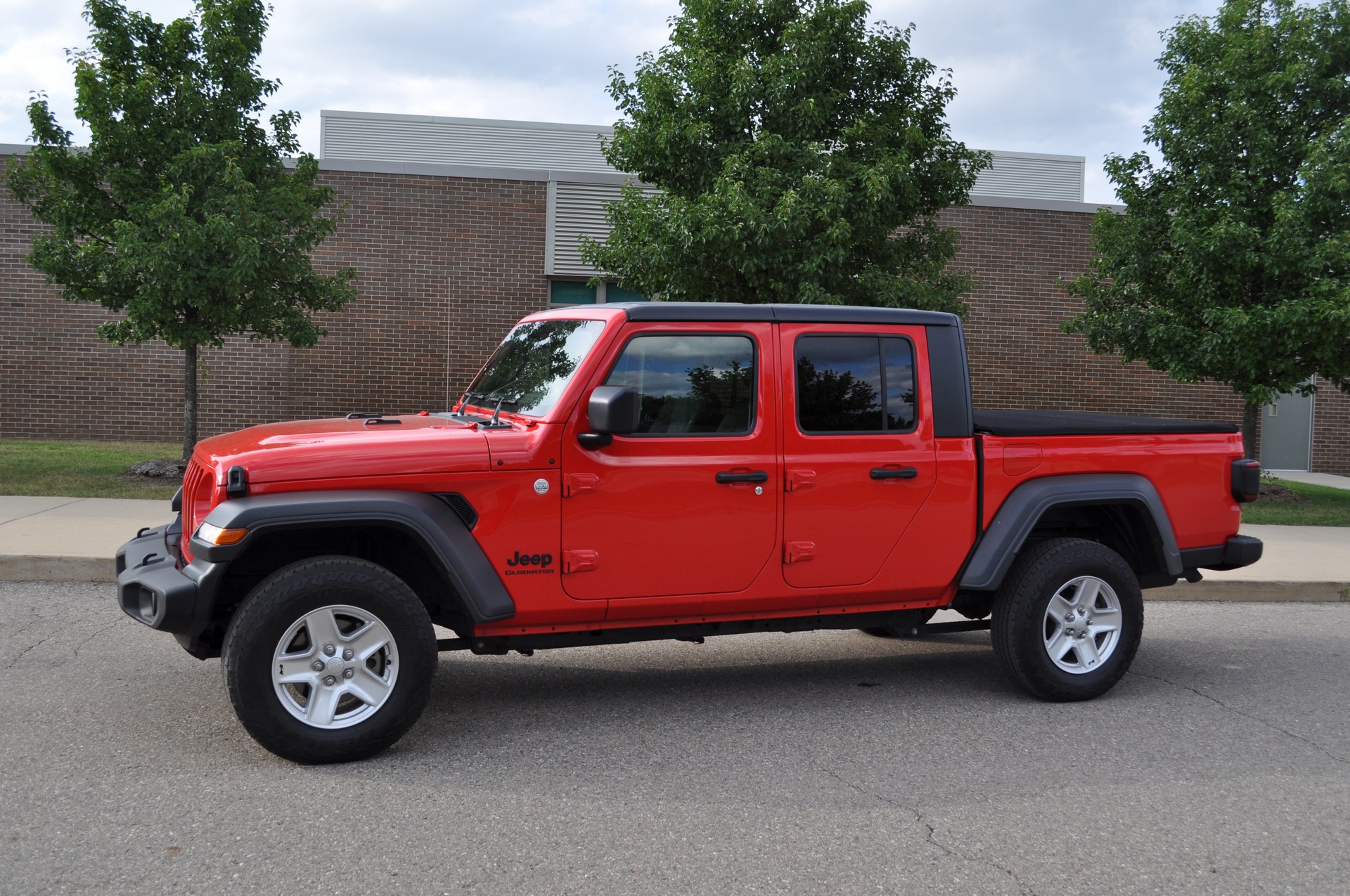 Driven: 2020 Jeep Gladiator Marks The End Of Boring Mid-Size Pickups