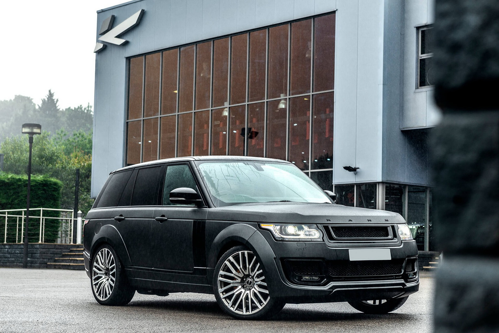 Ride Like A 2016 Football Star With Kahn’s Custom Range Rover V8