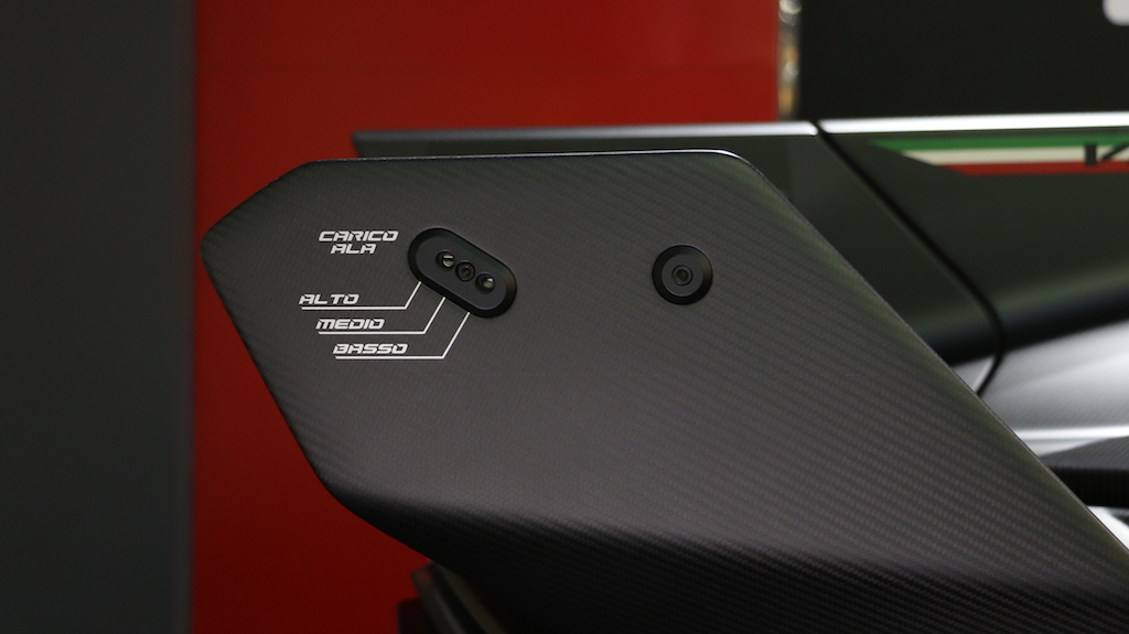 Carbon Lamborghini Veneno Roadster Is The Ultimate Way To Show Off