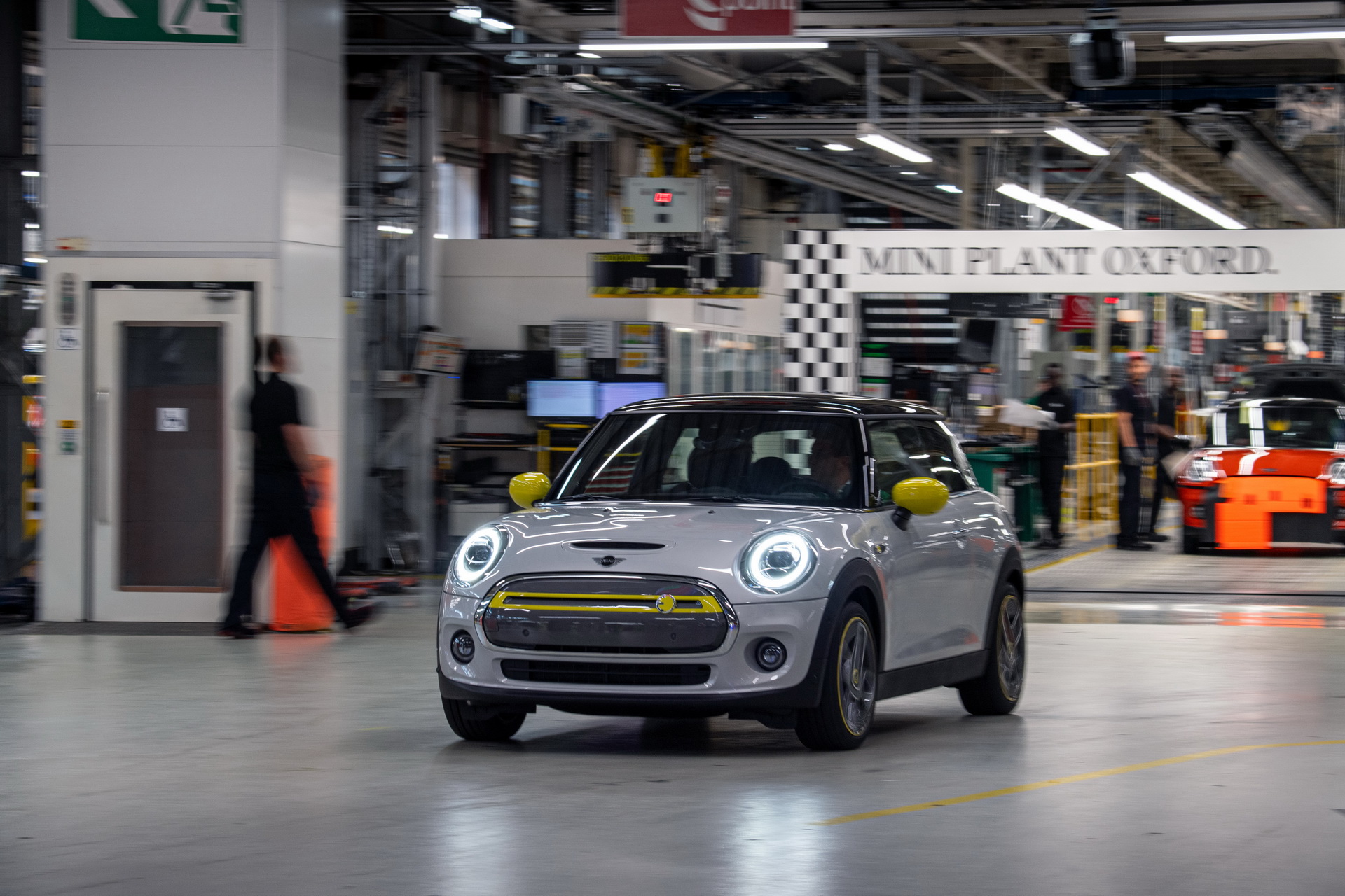 BMW Production Chief Defends Electric Mini’s Driving Range