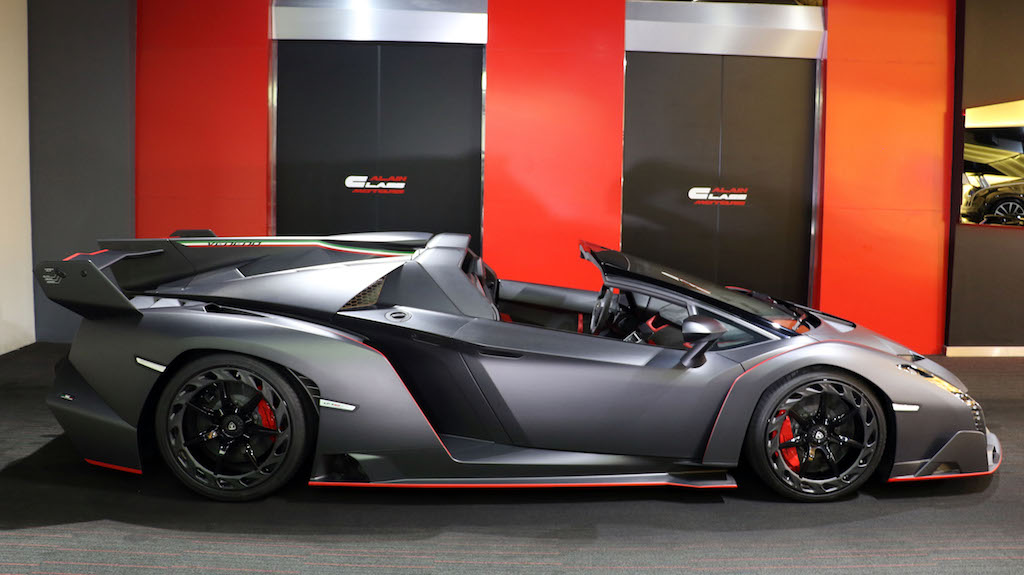 Carbon Lamborghini Veneno Roadster Is The Ultimate Way To Show Off
