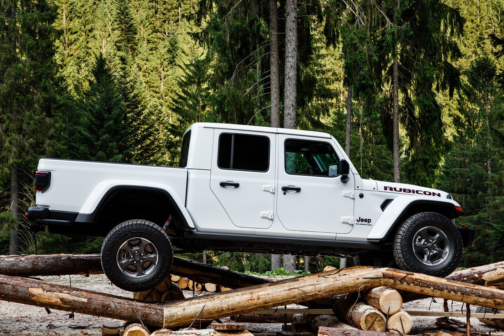 Euro-Spec Jeep Gladiator Getting 256 HP Diesel V6, Will Launch In 2020