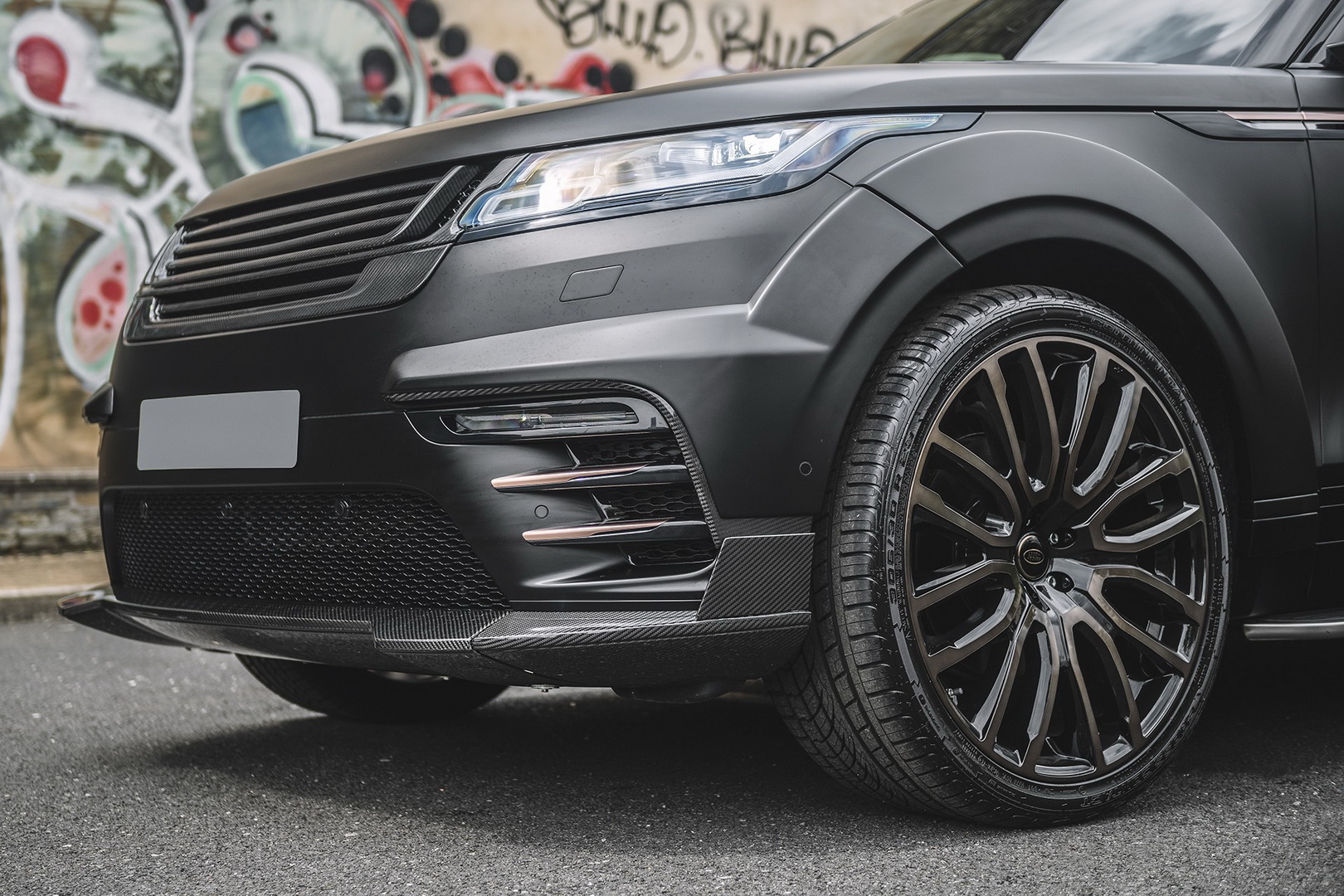 Blacked-Out Range Rover Velar Wants Way More Than A Drink To Go Home With You