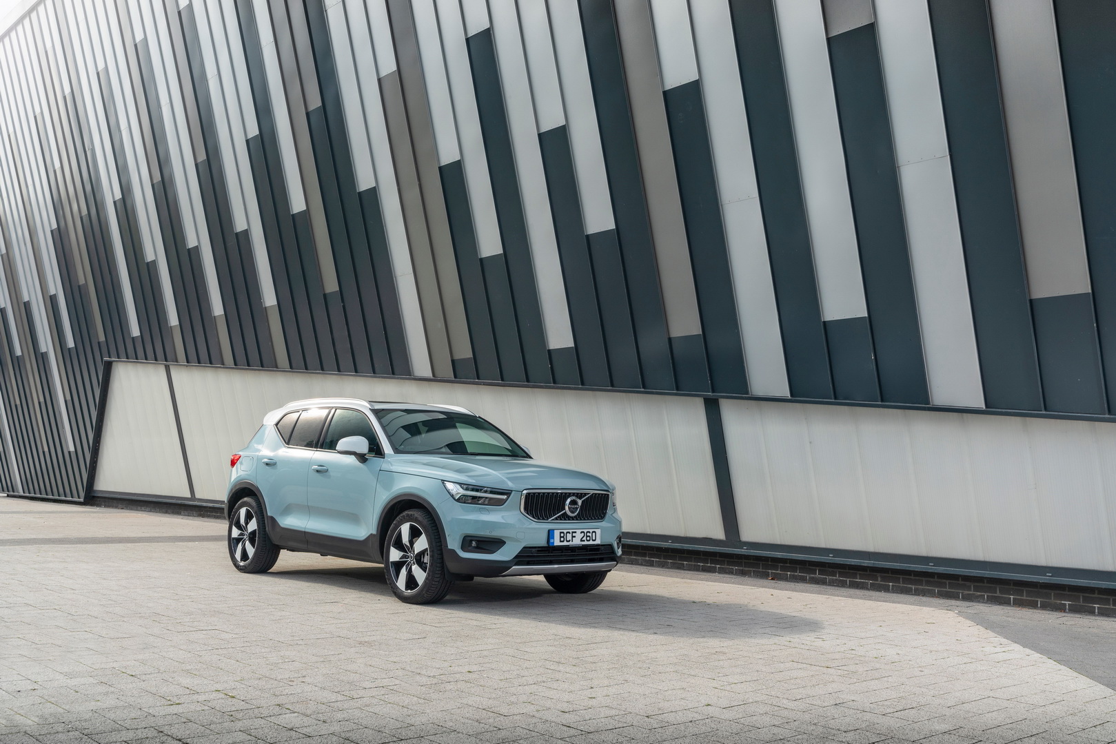 2020 Volvo XC40 Gets Upgraded Powertrains, New Gear And Colors