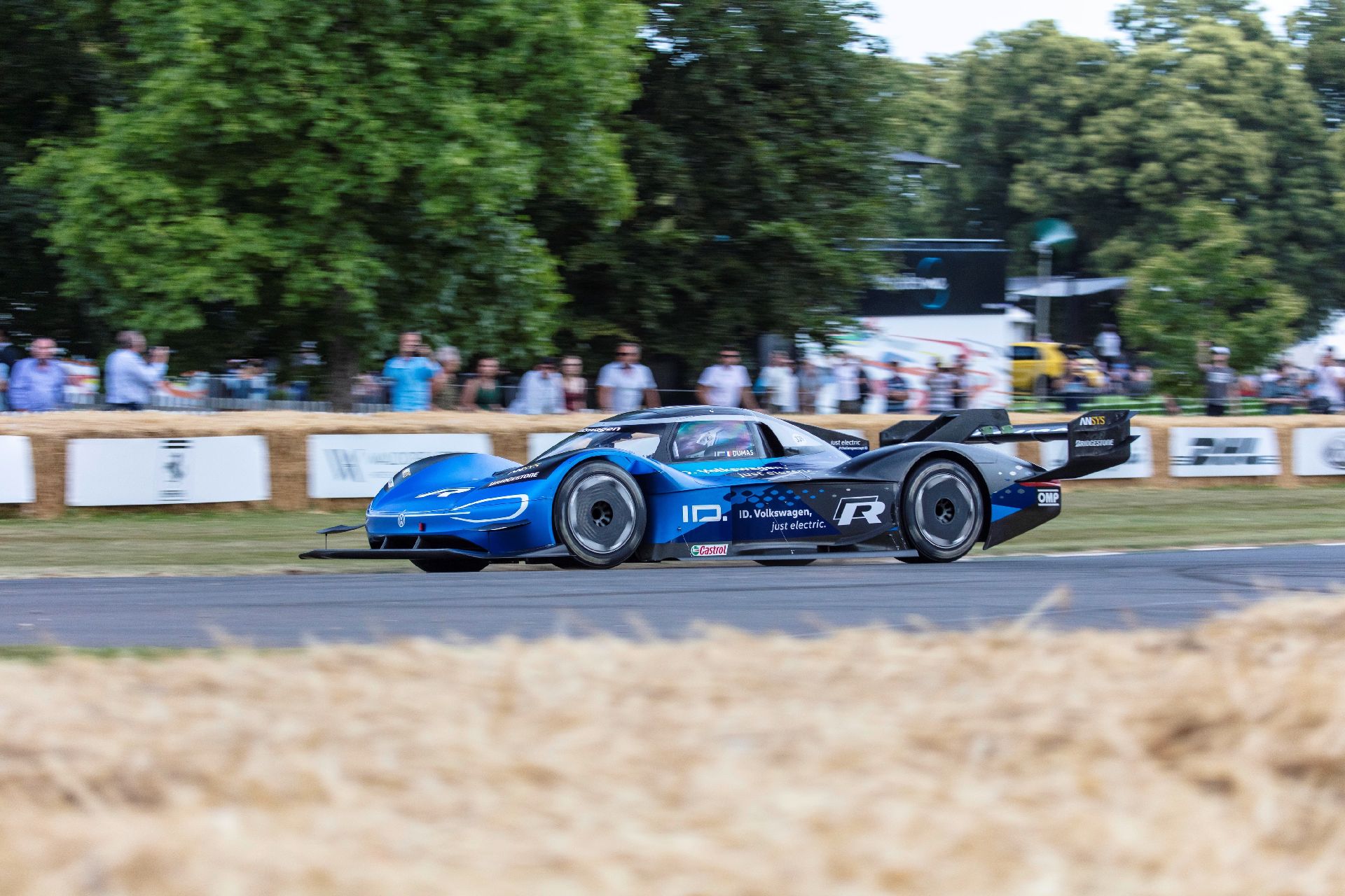 VW ID.R Smashes Goodwood Hillclimb Record By 1.7 Seconds