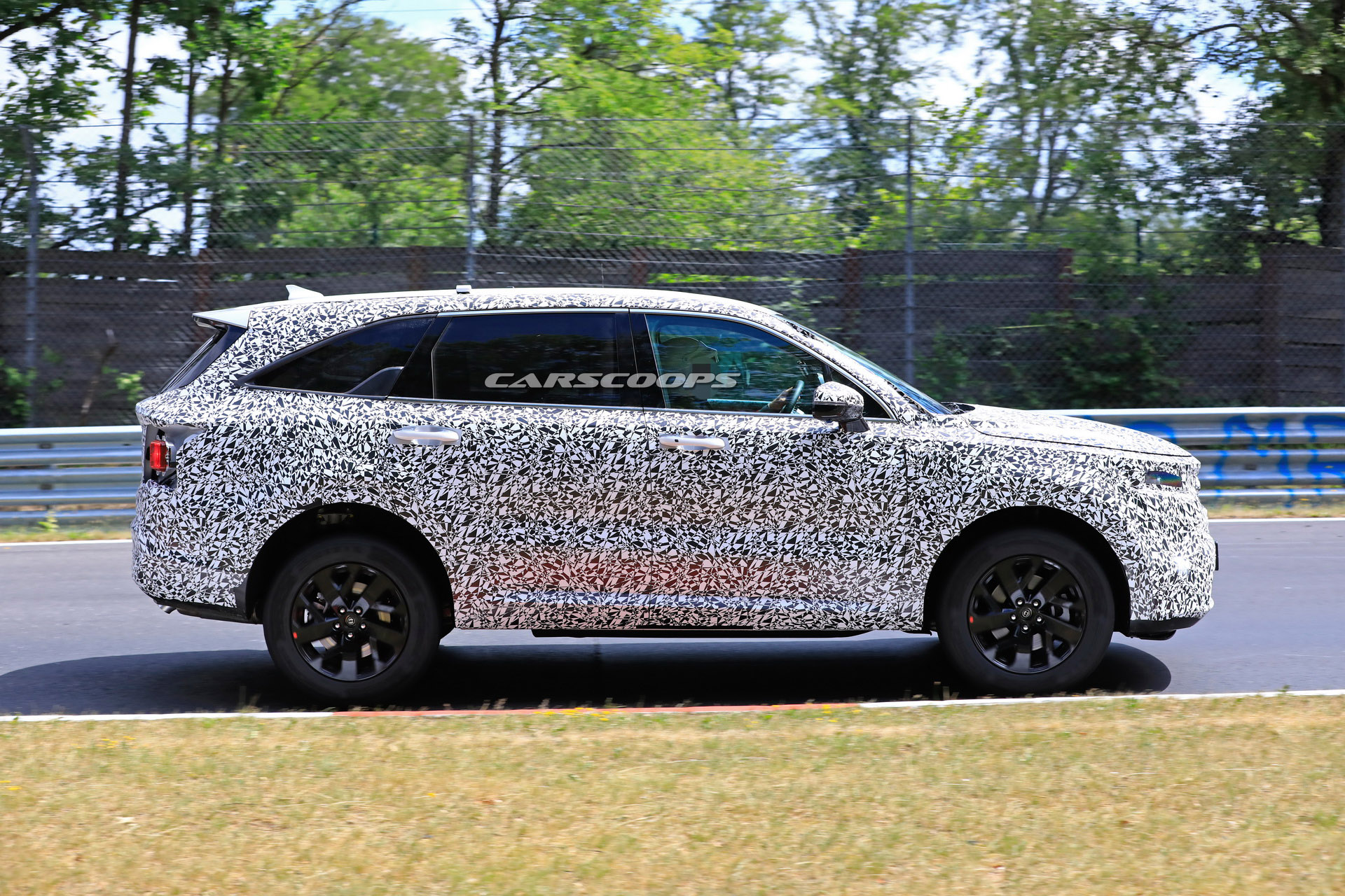 2021 Kia Sorento Hits The Track Wearing Tighter-Fitting Camo
