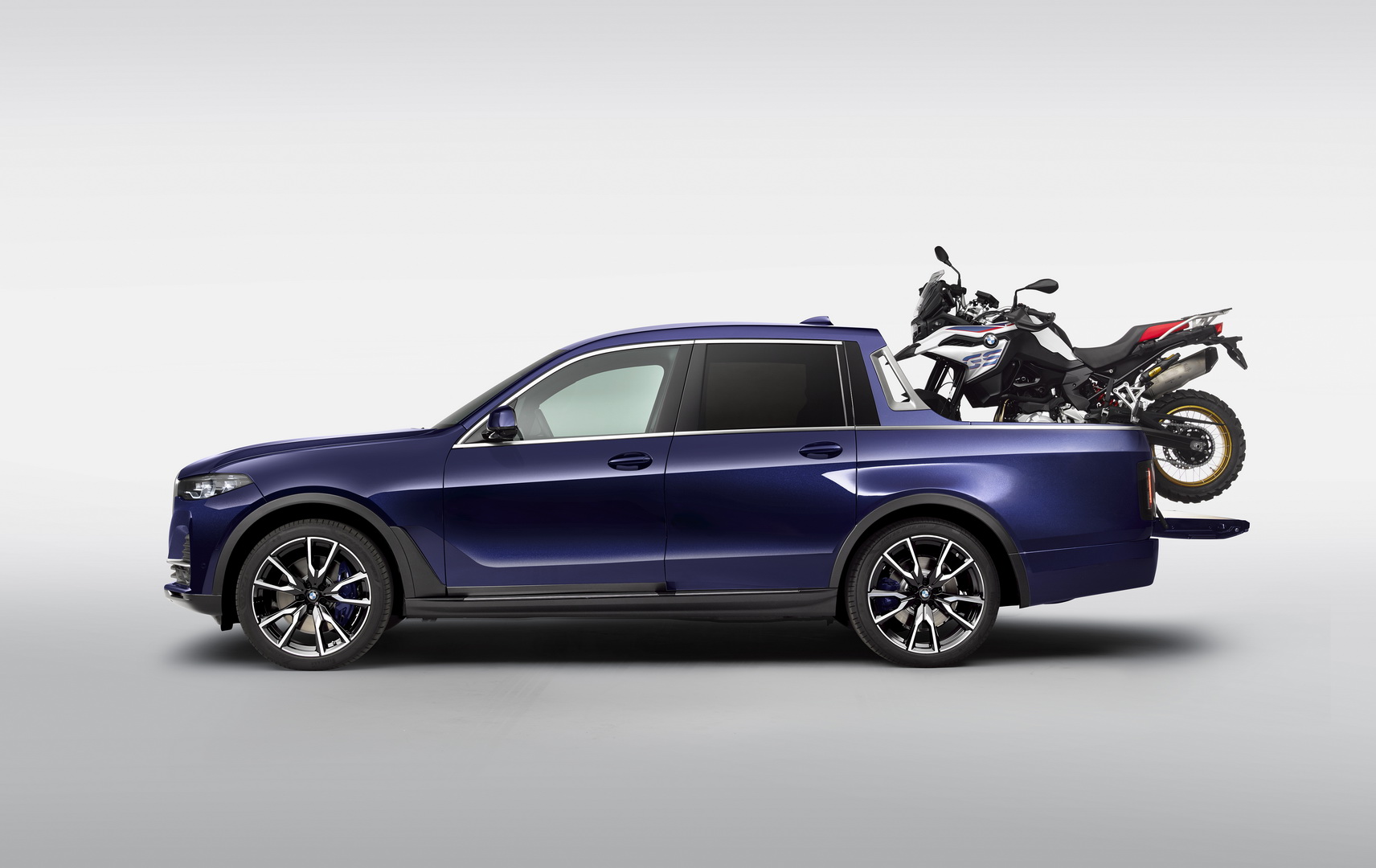 BMW Made A REAL X7 Pickup – And It Has Room For A Bike, Plus Five Adults