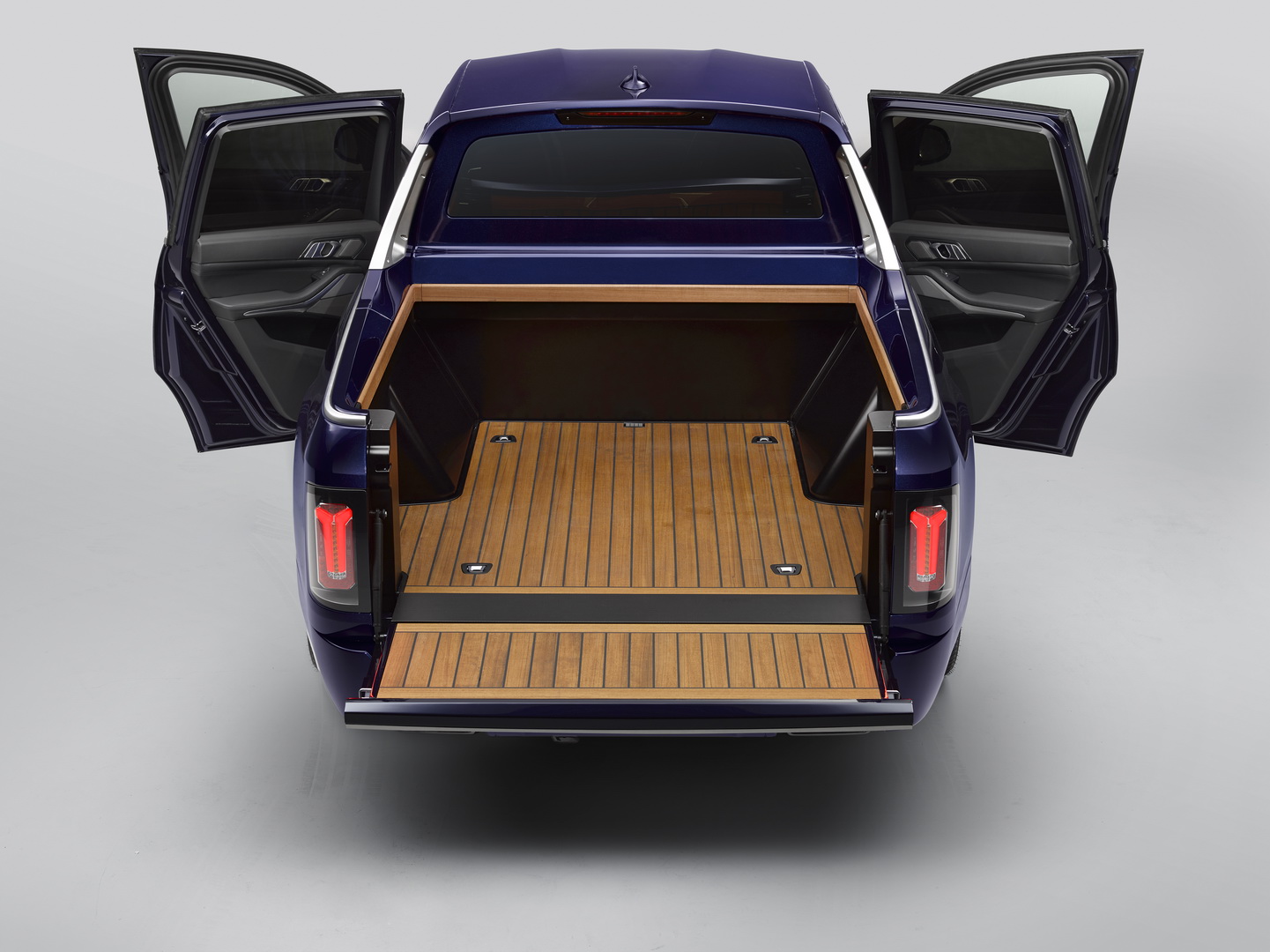 BMW Made A REAL X7 Pickup – And It Has Room For A Bike, Plus Five Adults