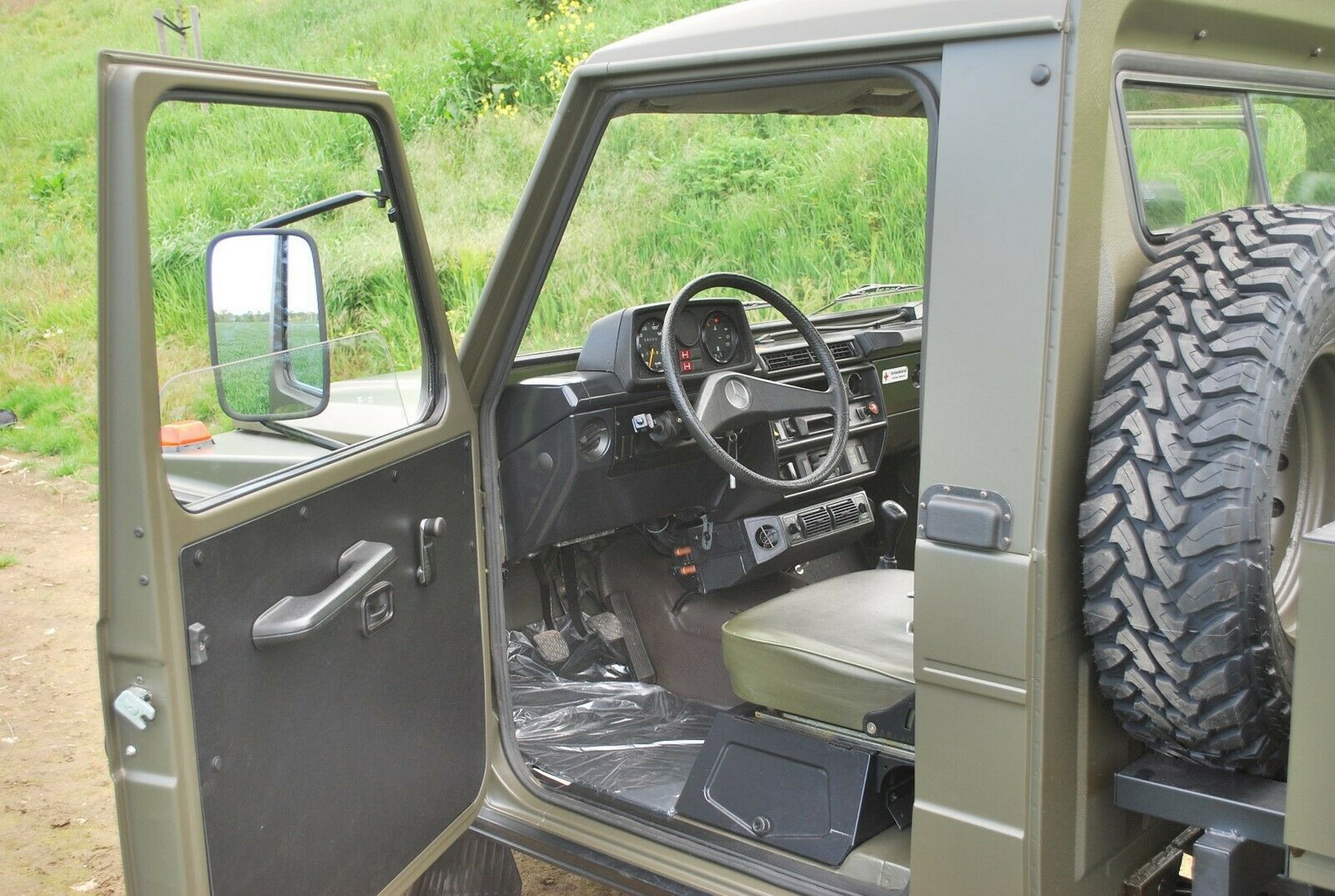 Cancel That Gladiator – There’s An Army-Spec G-Class Pickup For Sale