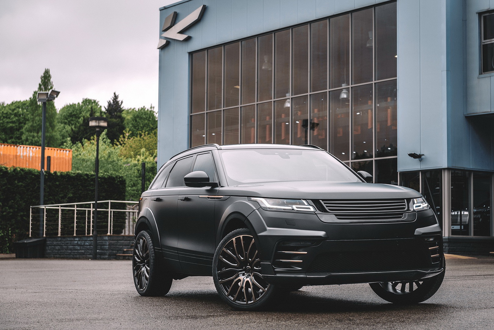 Blacked-Out Range Rover Velar Wants Way More Than A Drink To Go Home With You