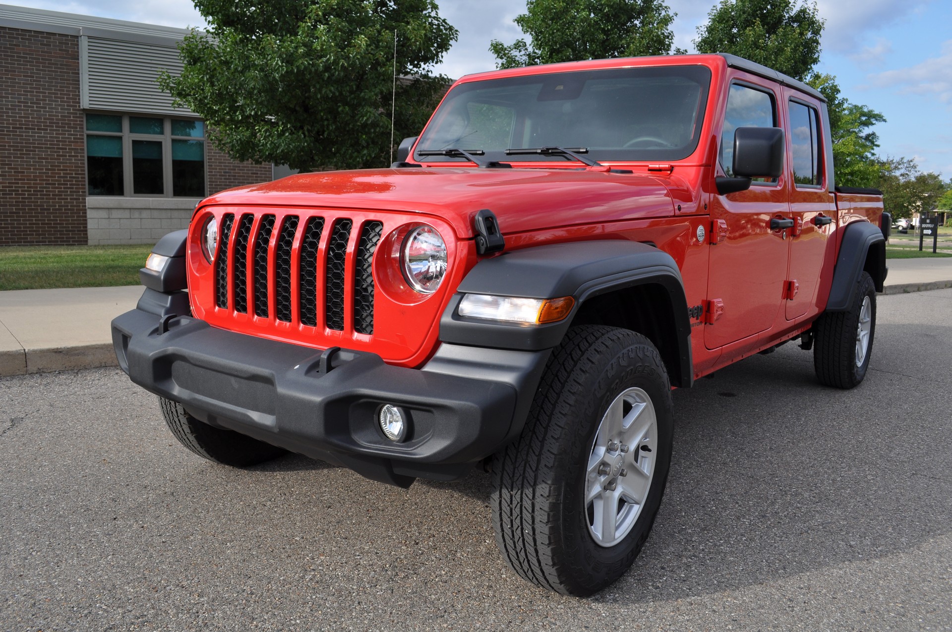 Driven: 2020 Jeep Gladiator Marks The End Of Boring Mid-Size Pickups