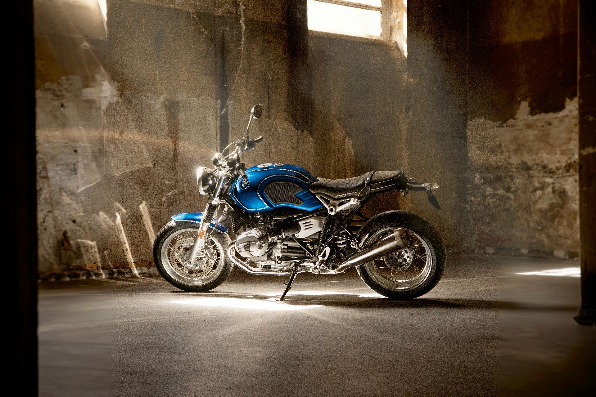 BMW R nineT /5 Combines Retro Looks With 21st Century Tech
