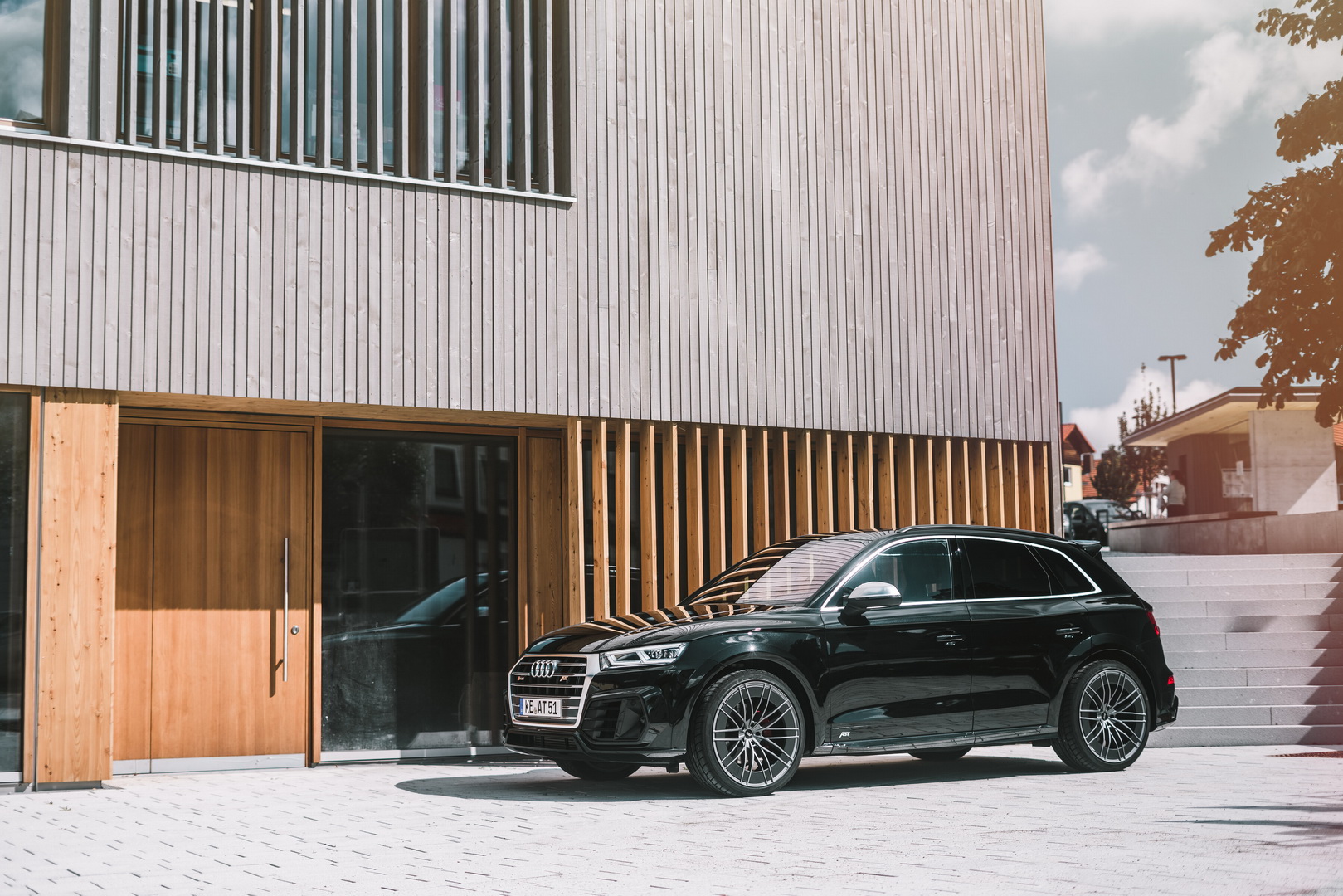 Audi SQ5 TDI Tries On ABT’s Distinctive Suit, 385 HP Update