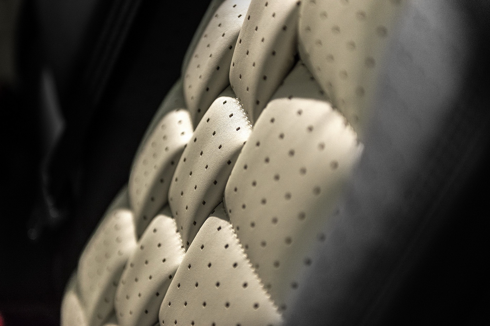 Ride Like A 2016 Football Star With Kahn’s Custom Range Rover V8