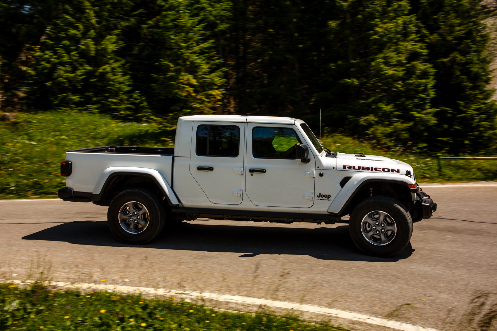 Euro-Spec Jeep Gladiator Getting 256 HP Diesel V6, Will Launch In 2020
