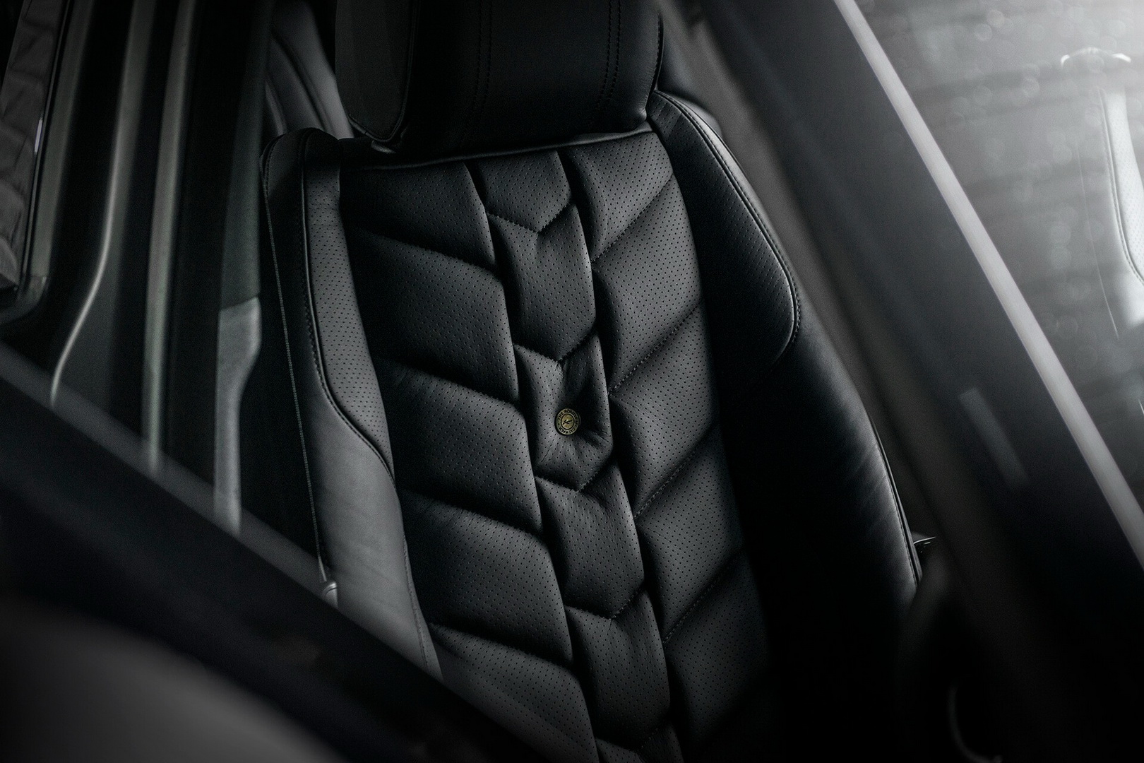 Blacked-Out Range Rover Velar Wants Way More Than A Drink To Go Home With You