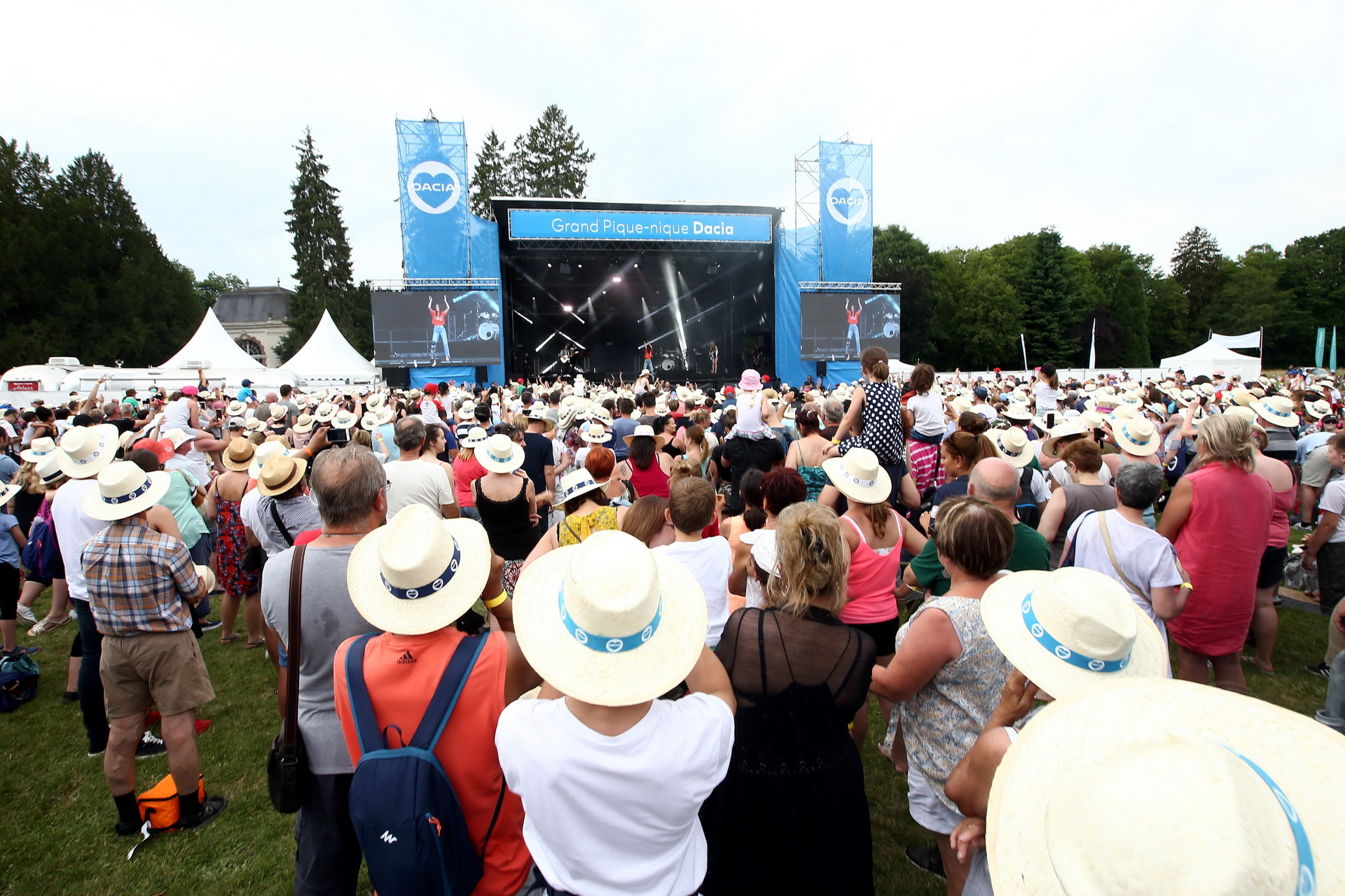 Dacia Launches Duster Black Collector Limited Edition, Deliveries Start In Autumn